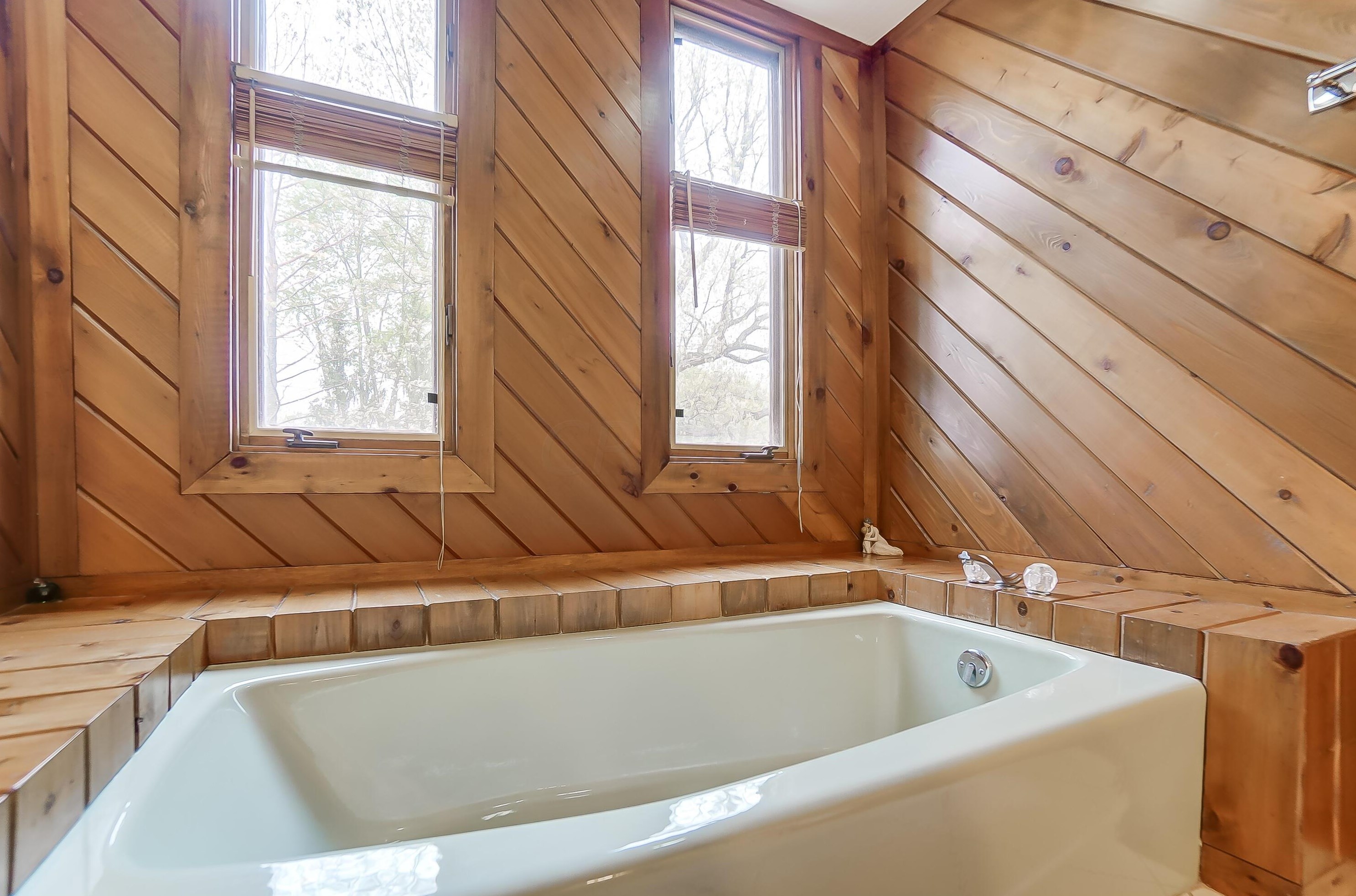 5351 Fortress Trl, Columbus OH  43230-1545 exterior