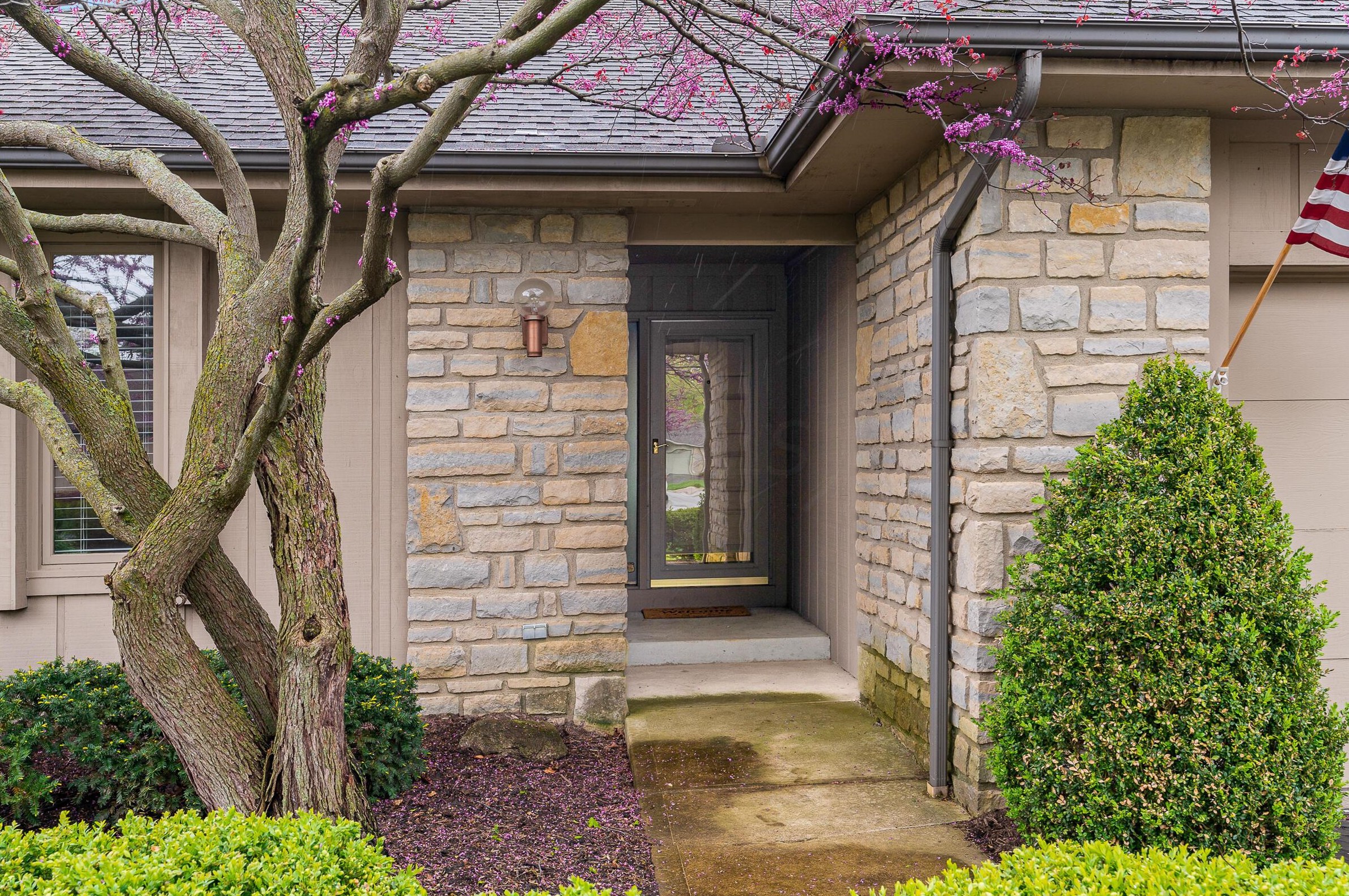 9210 Stratton Ln, Dublin, OH 43017-9643