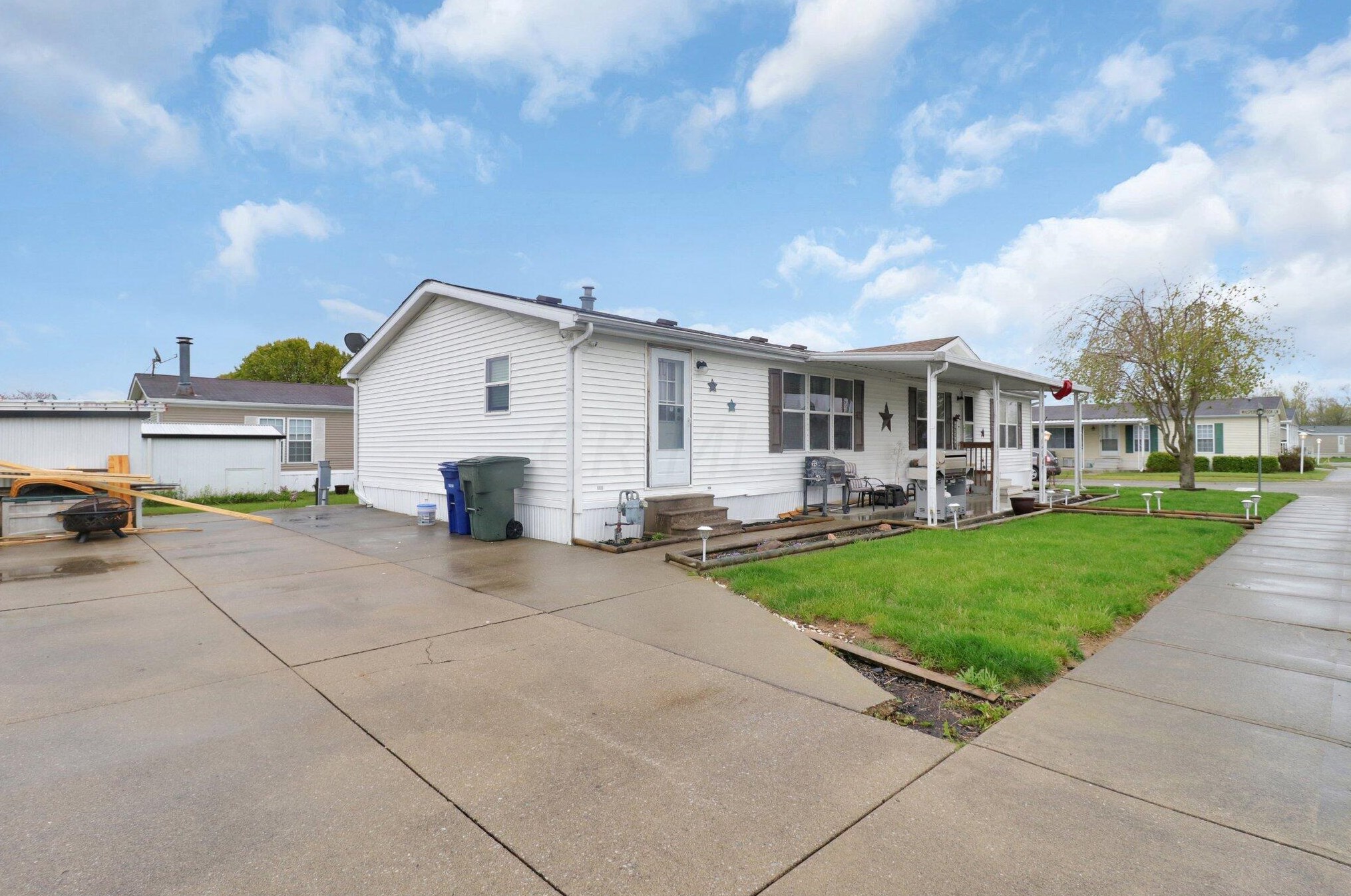 2450 Whispering Brook Ln, Darbydale, OH 43123