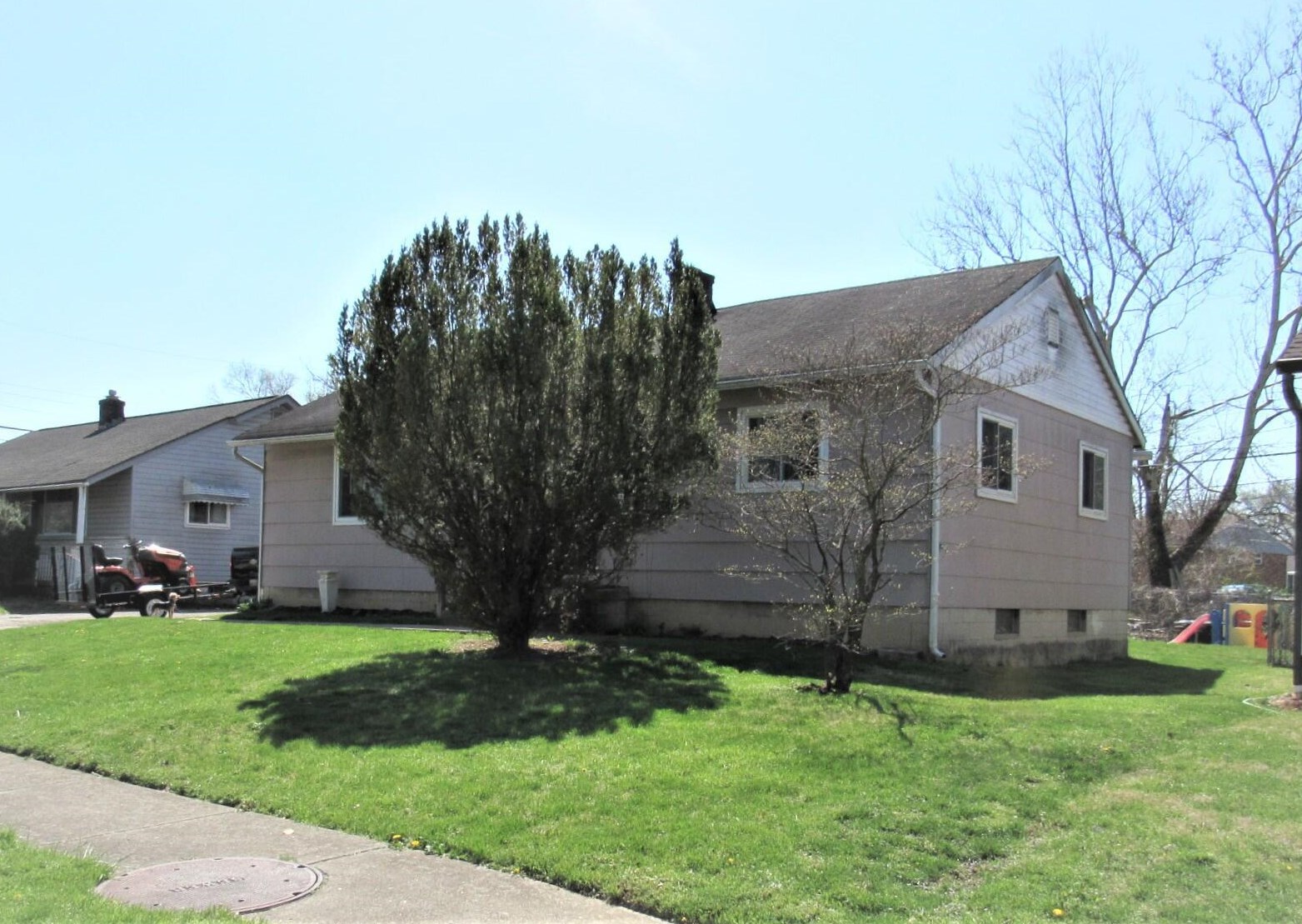 1633 Karon Dr, Columbus, OH 43219-1250