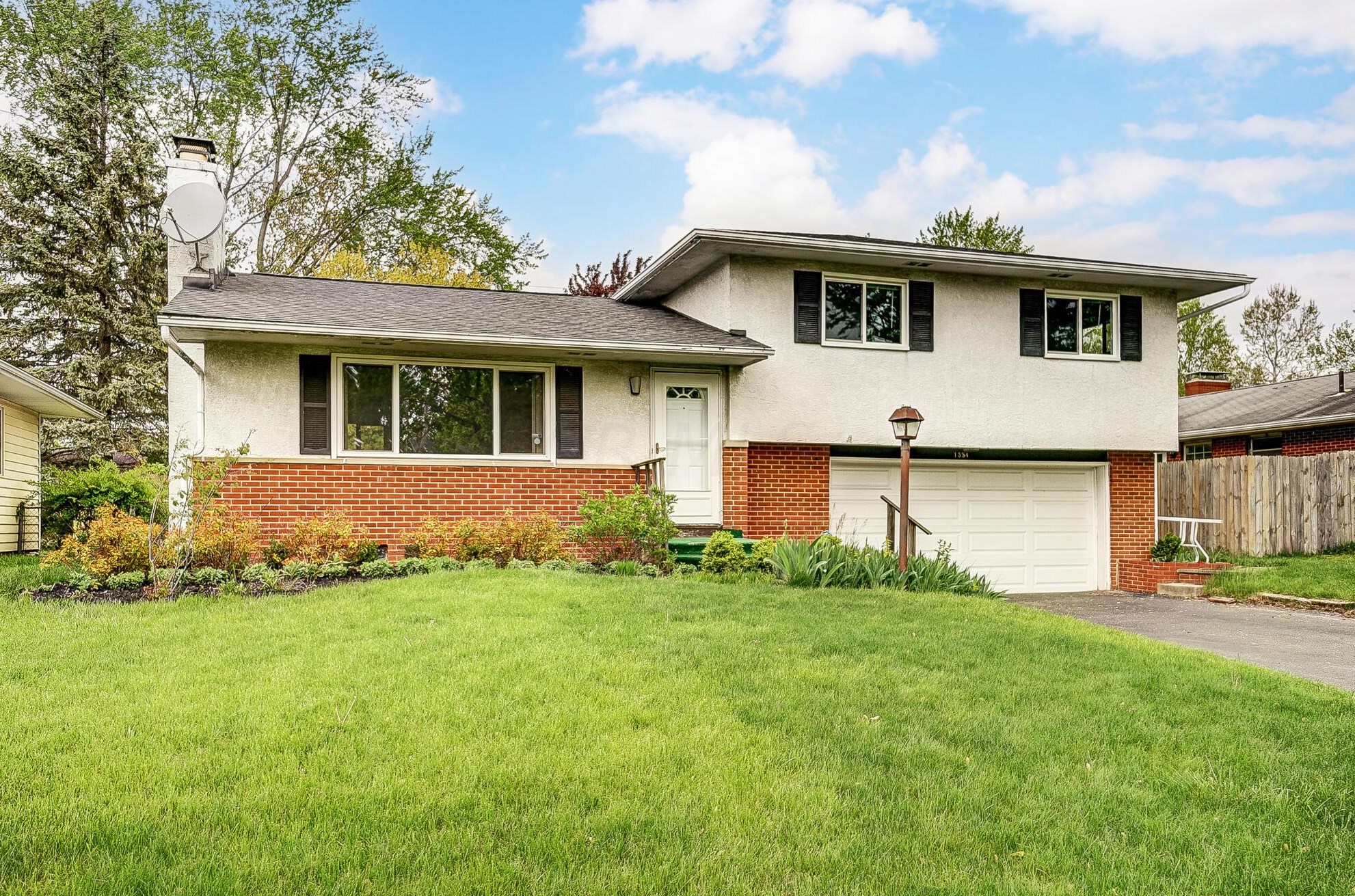 1354 Shanley Dr, Columbus, OH 43224-2065