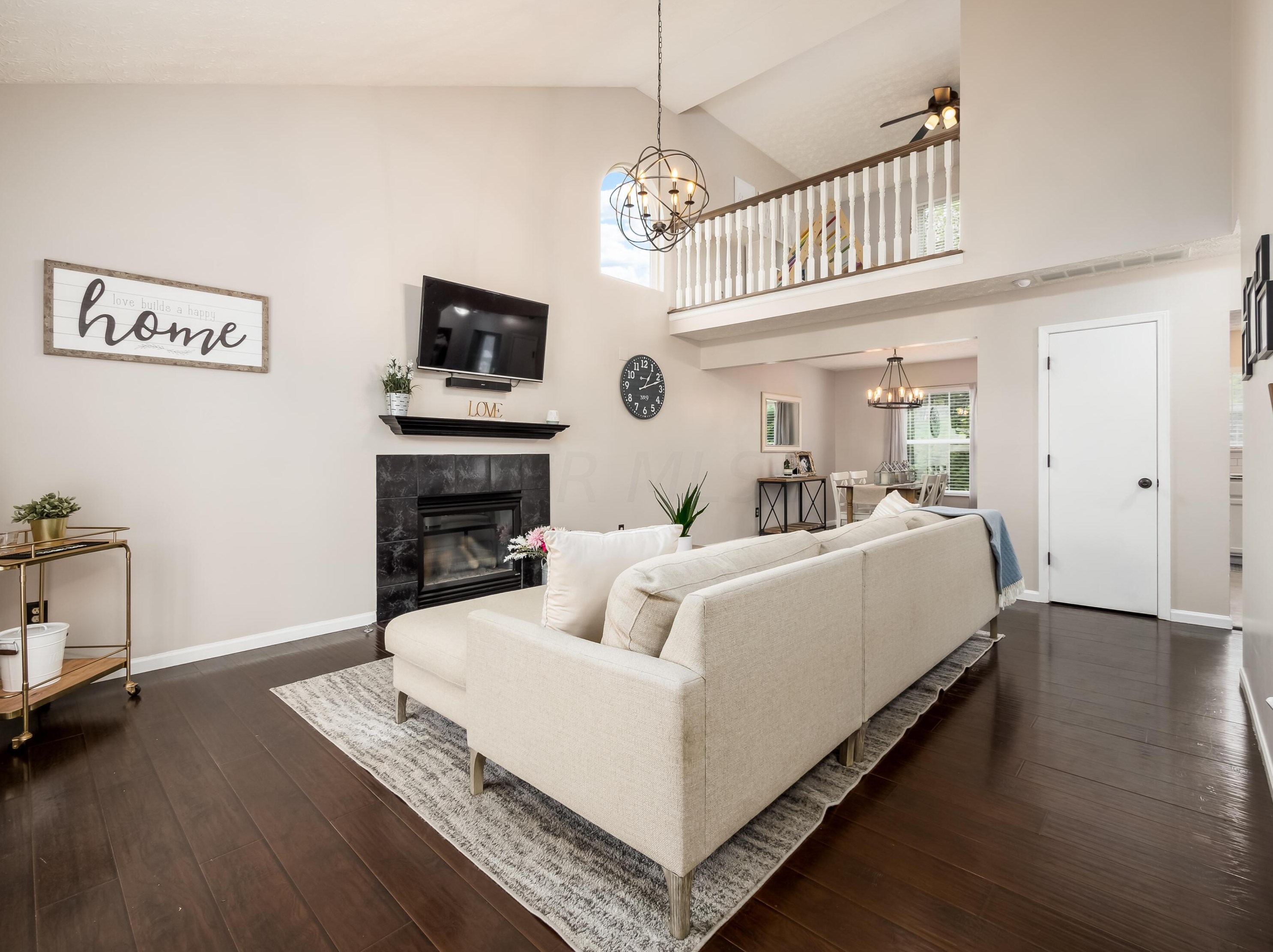 5596 Winsor Woods Dr, Columbus, OH 43230-8458