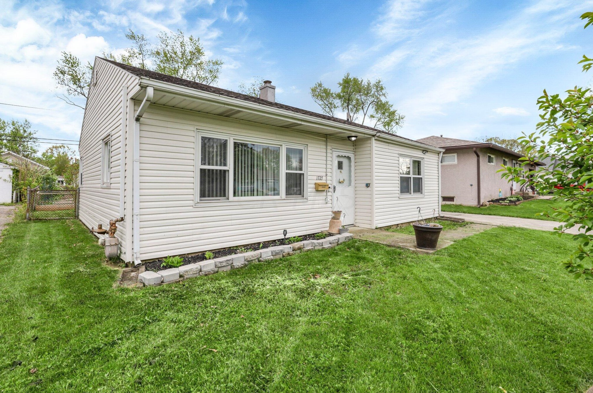1727 Ferris Rd, Columbus, OH 43224-2152