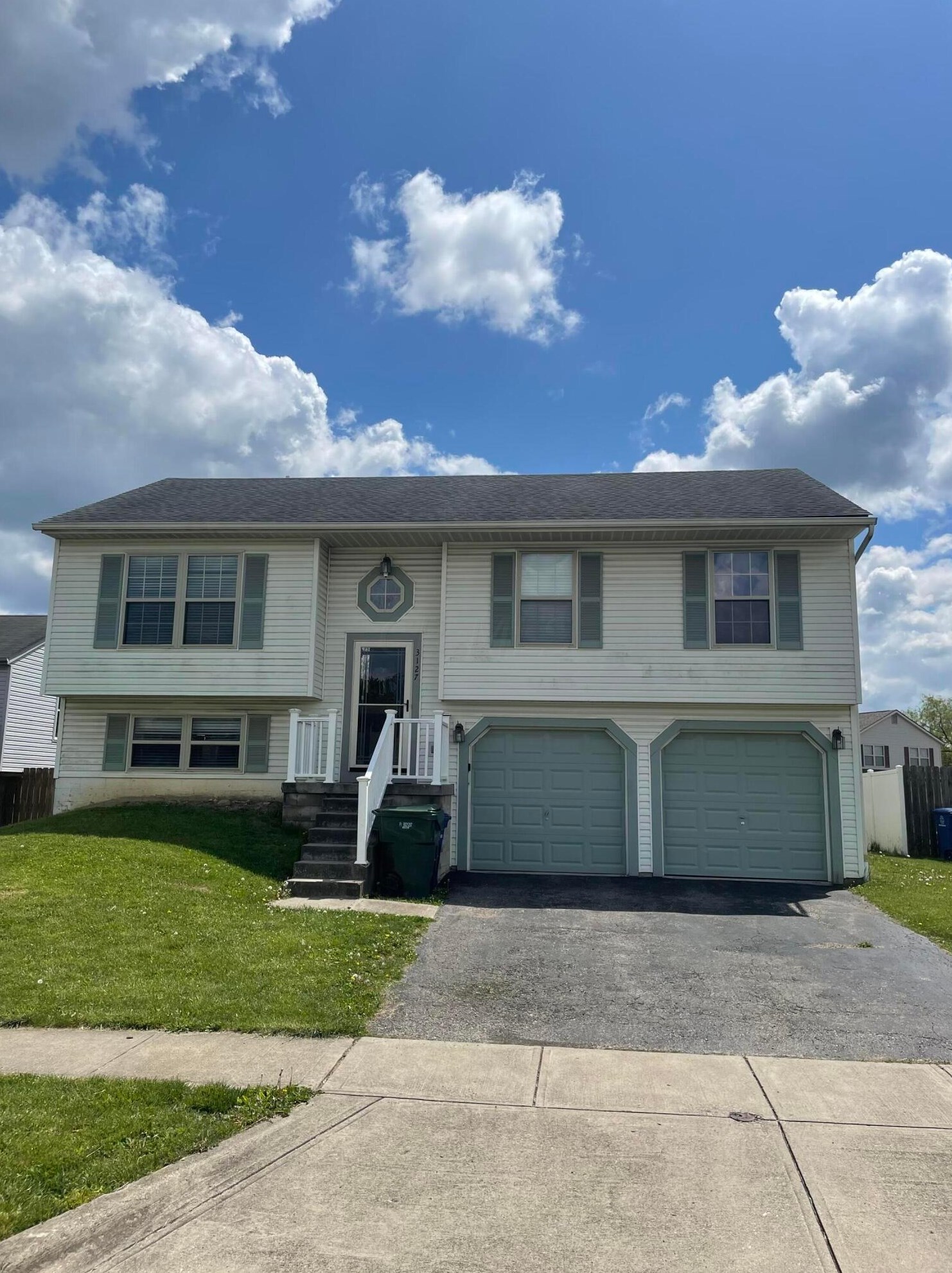 3127 El Nino Dr, Columbus, OH 43204-4331