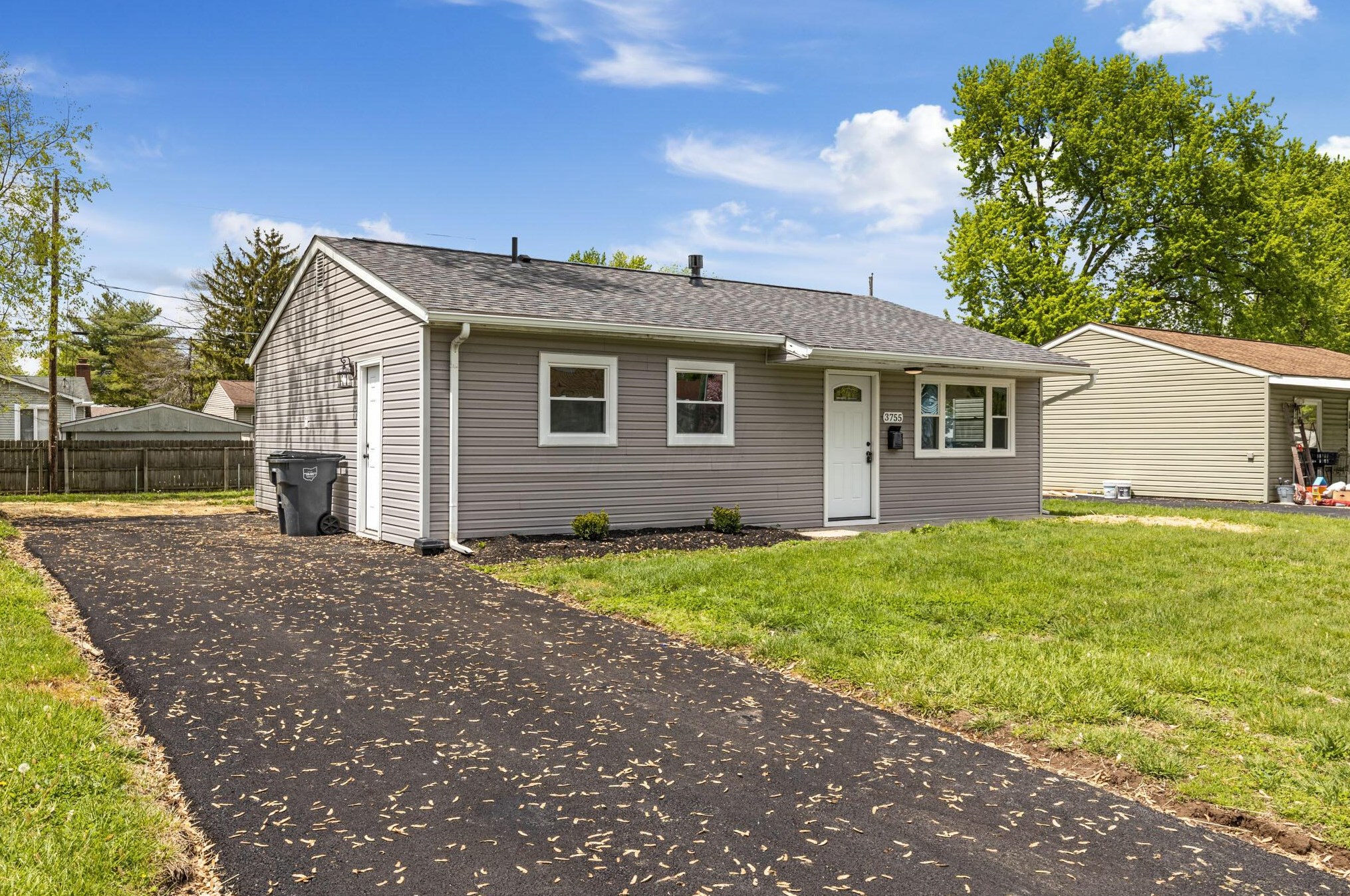 3755 Laguna Dr, Columbus, OH 43232-6315
