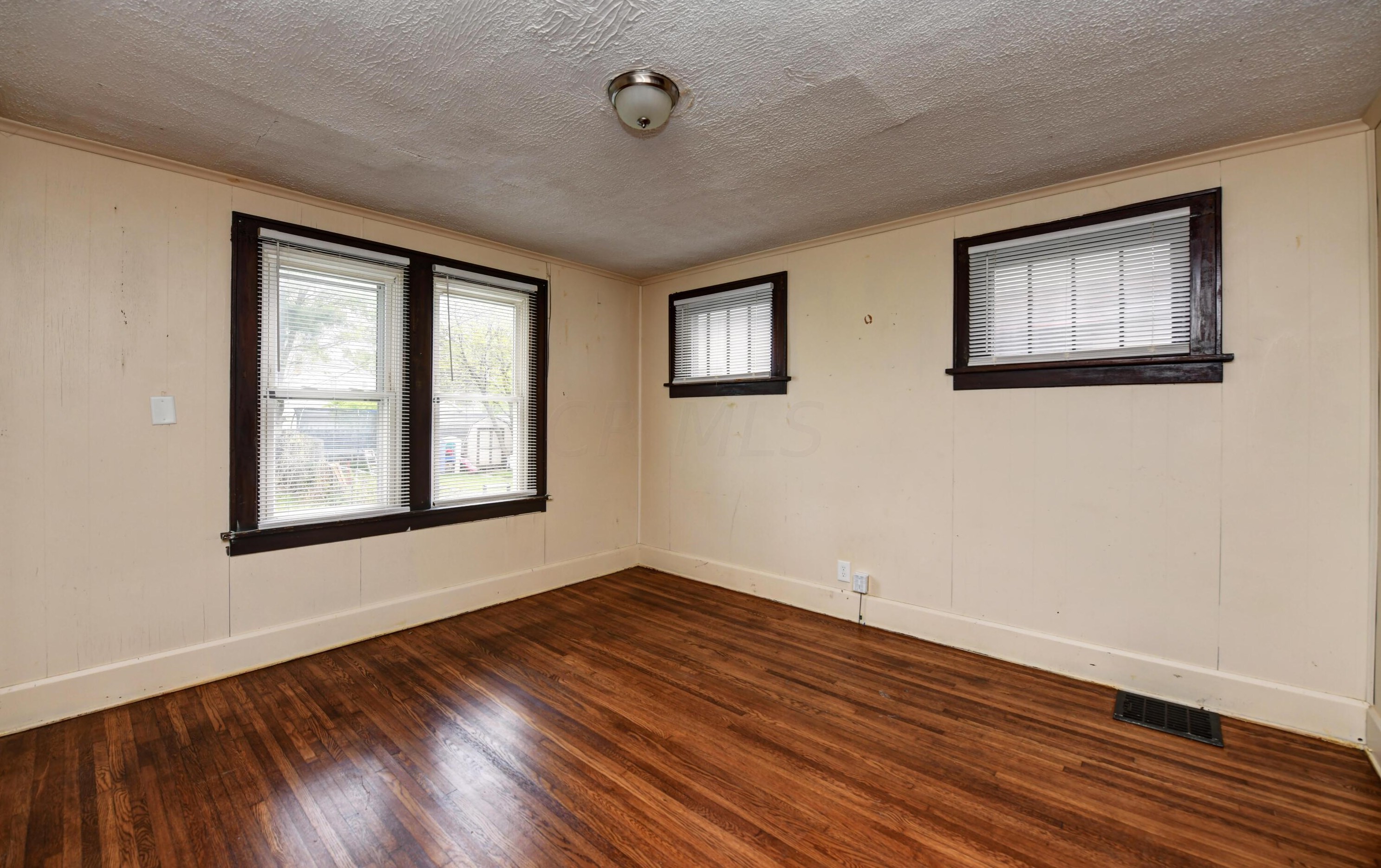 446 Larcomb Ave, Columbus OH 43223-1836 exterior