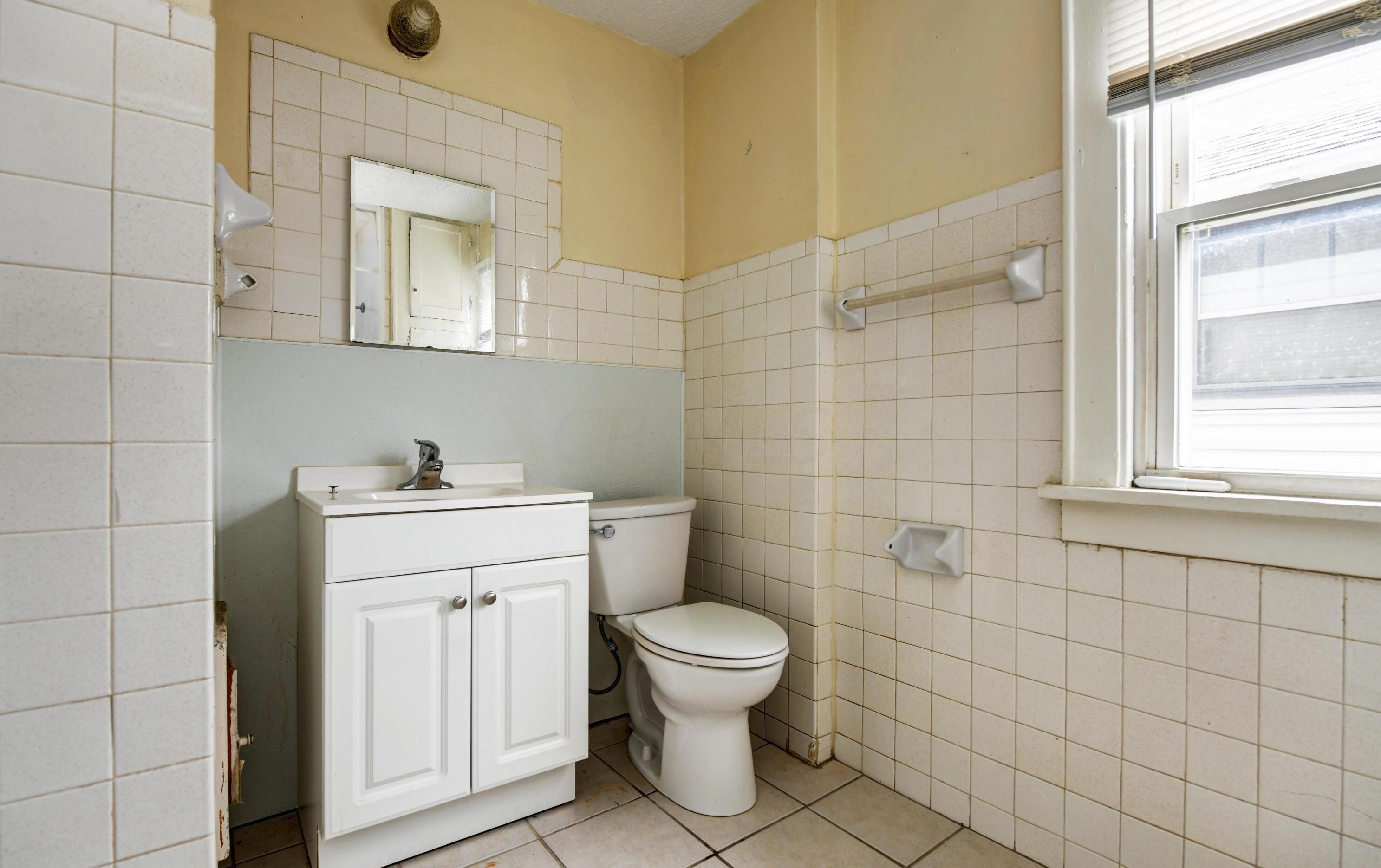 446 Larcomb Ave, Columbus OH 43223-1836 exterior