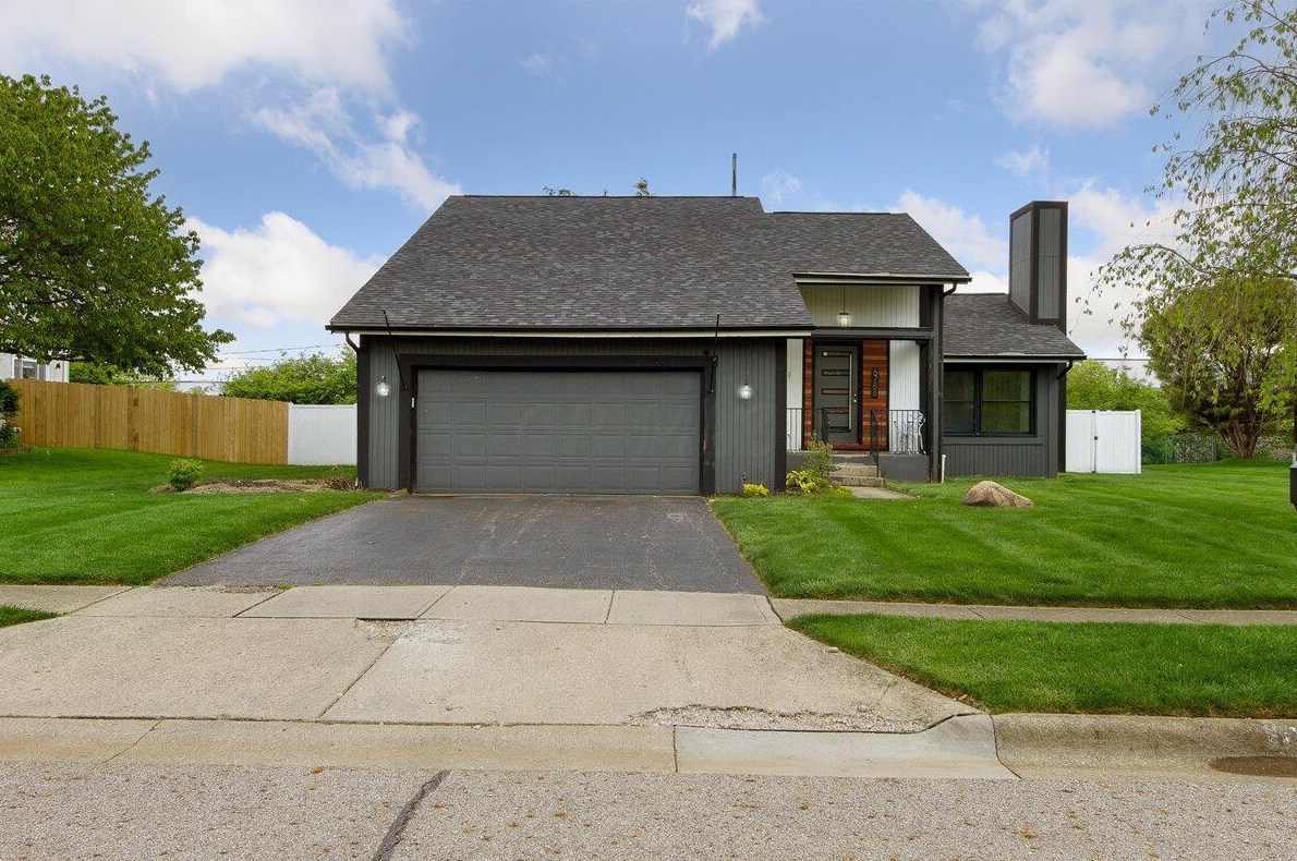 6788 Highland Pl, Sharon Township, OH 43085