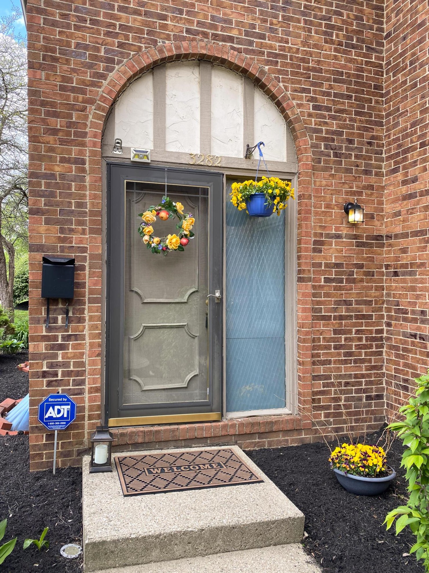 3282 Valley Ln, Columbus, OH 43231-3117