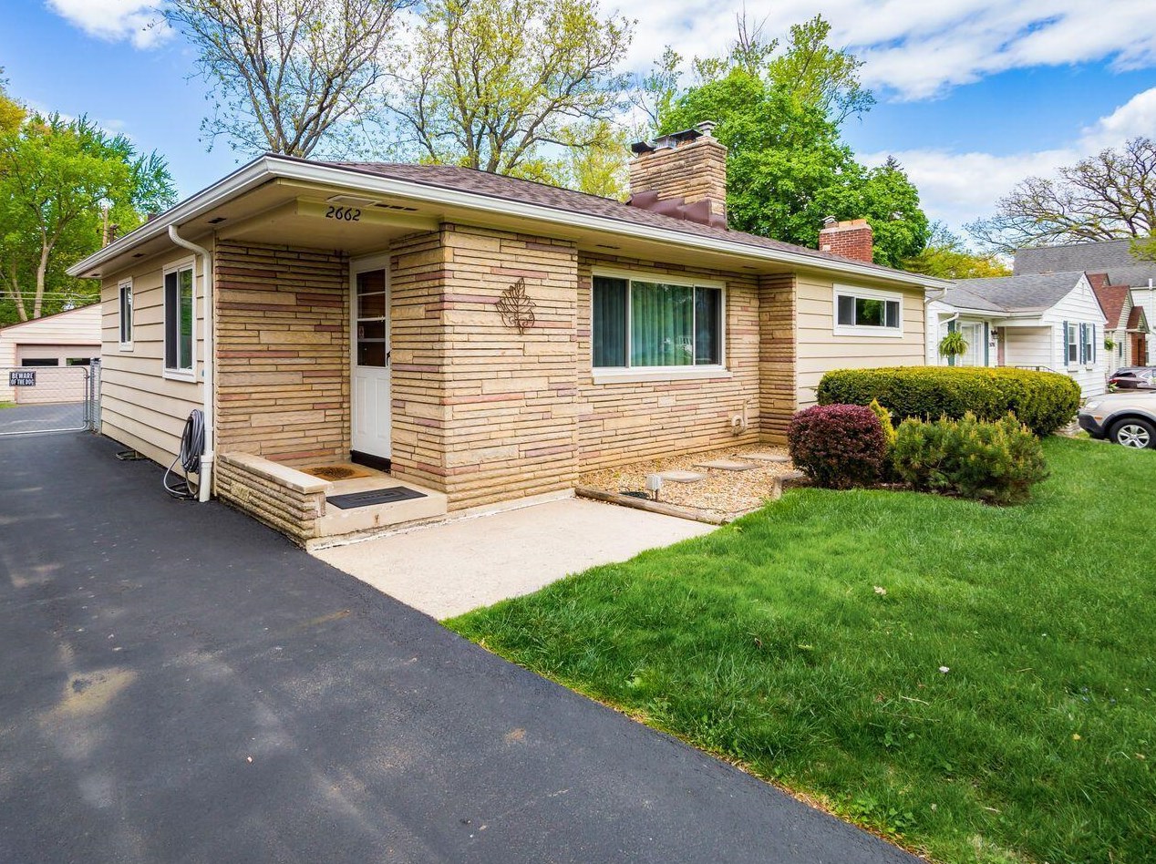 2662 Wildwood Rd, Columbus, OH 43231-4830