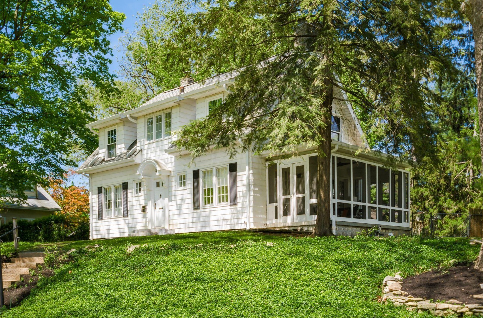 212 Kenworth Rd, Columbus, OH 43214-4010