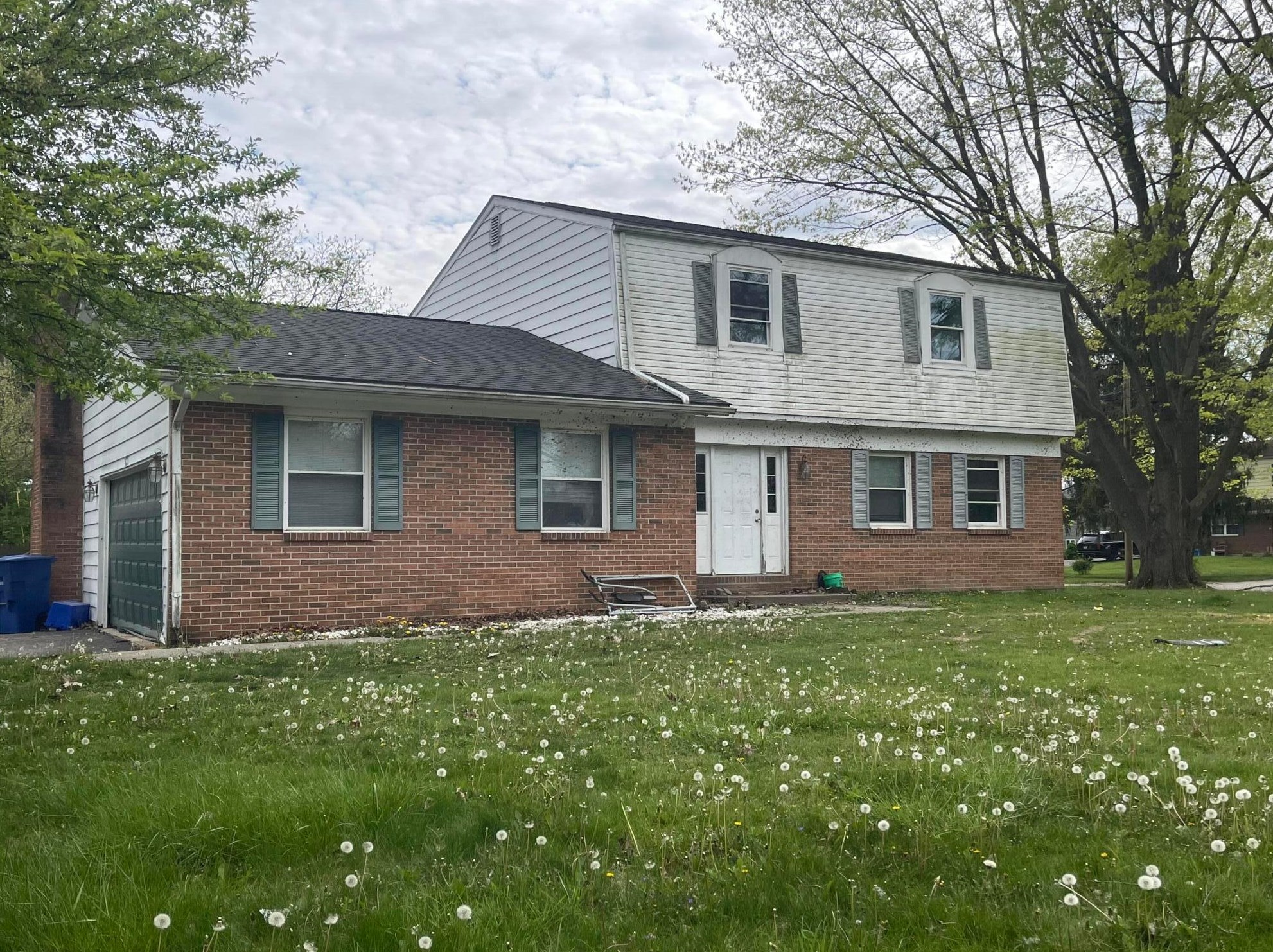 323 Hickory Ln, Delaware, OH 43015-1007