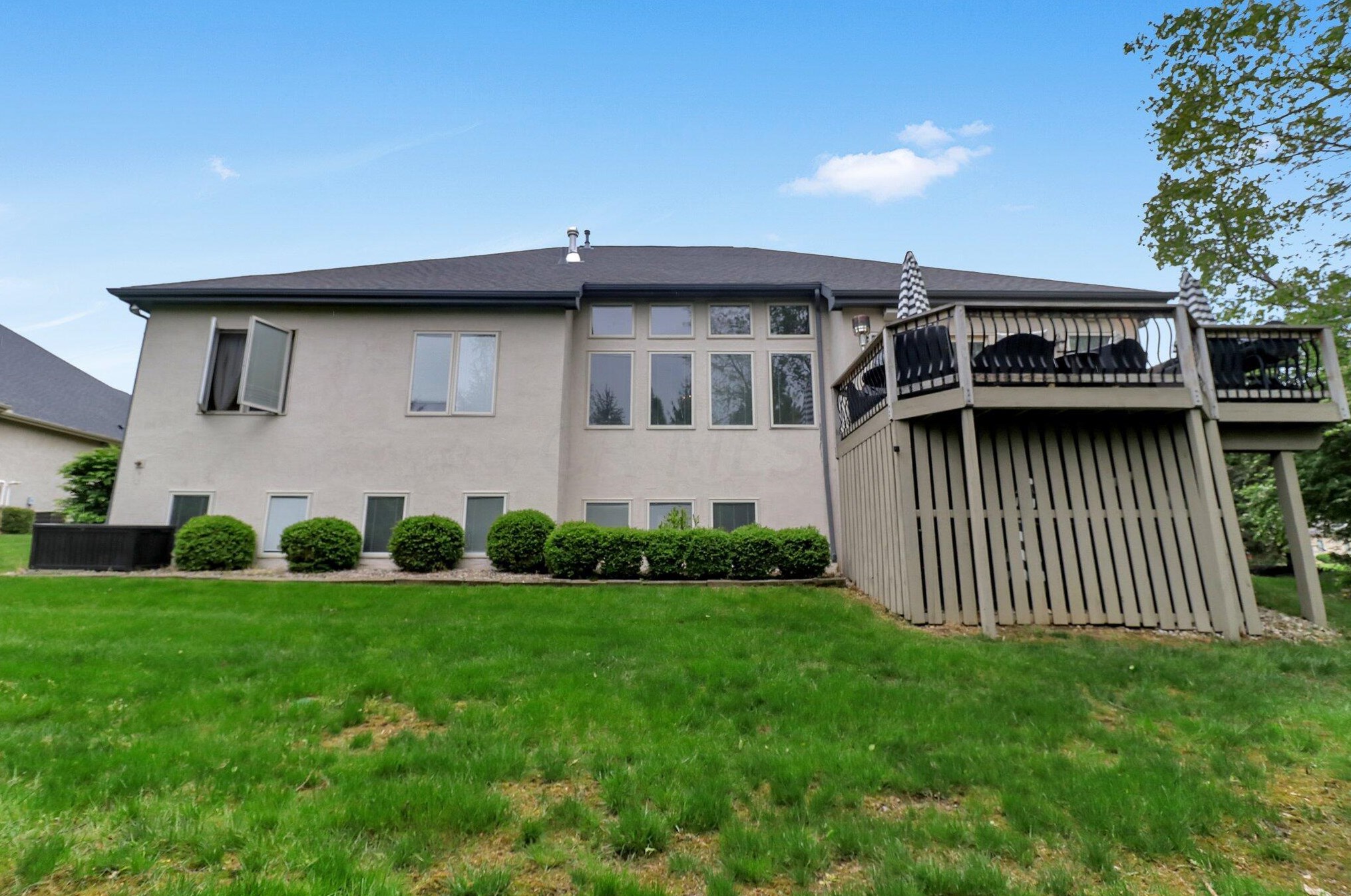 6197 Mcnaughten Grove Ln, Columbus OH  43213-5107 exterior