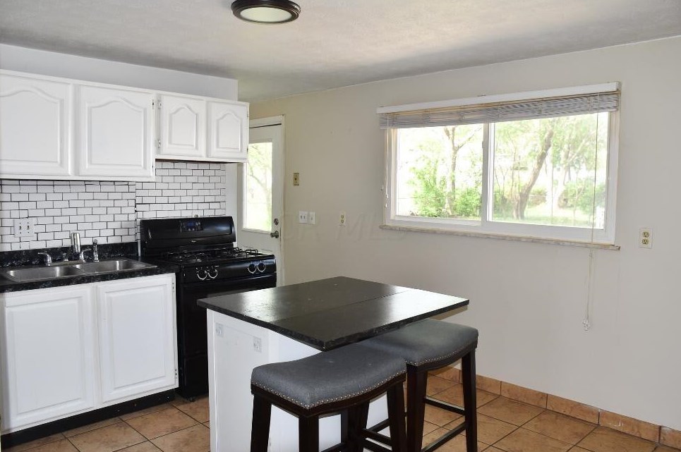 395 Canfield Dr, Columbus OH  43230-2371 exterior