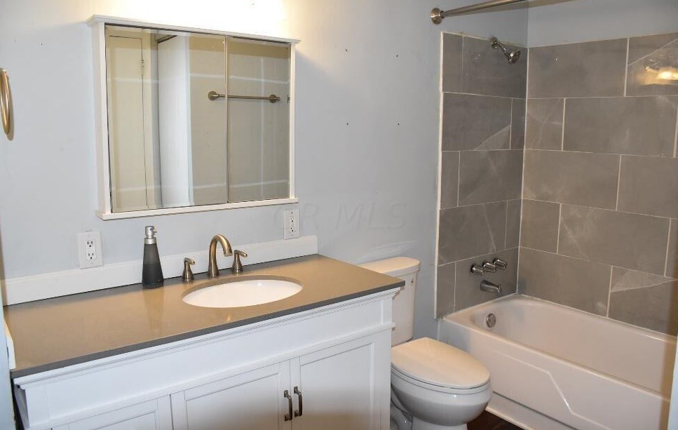 395 Canfield Dr, Columbus OH  43230-2371 exterior