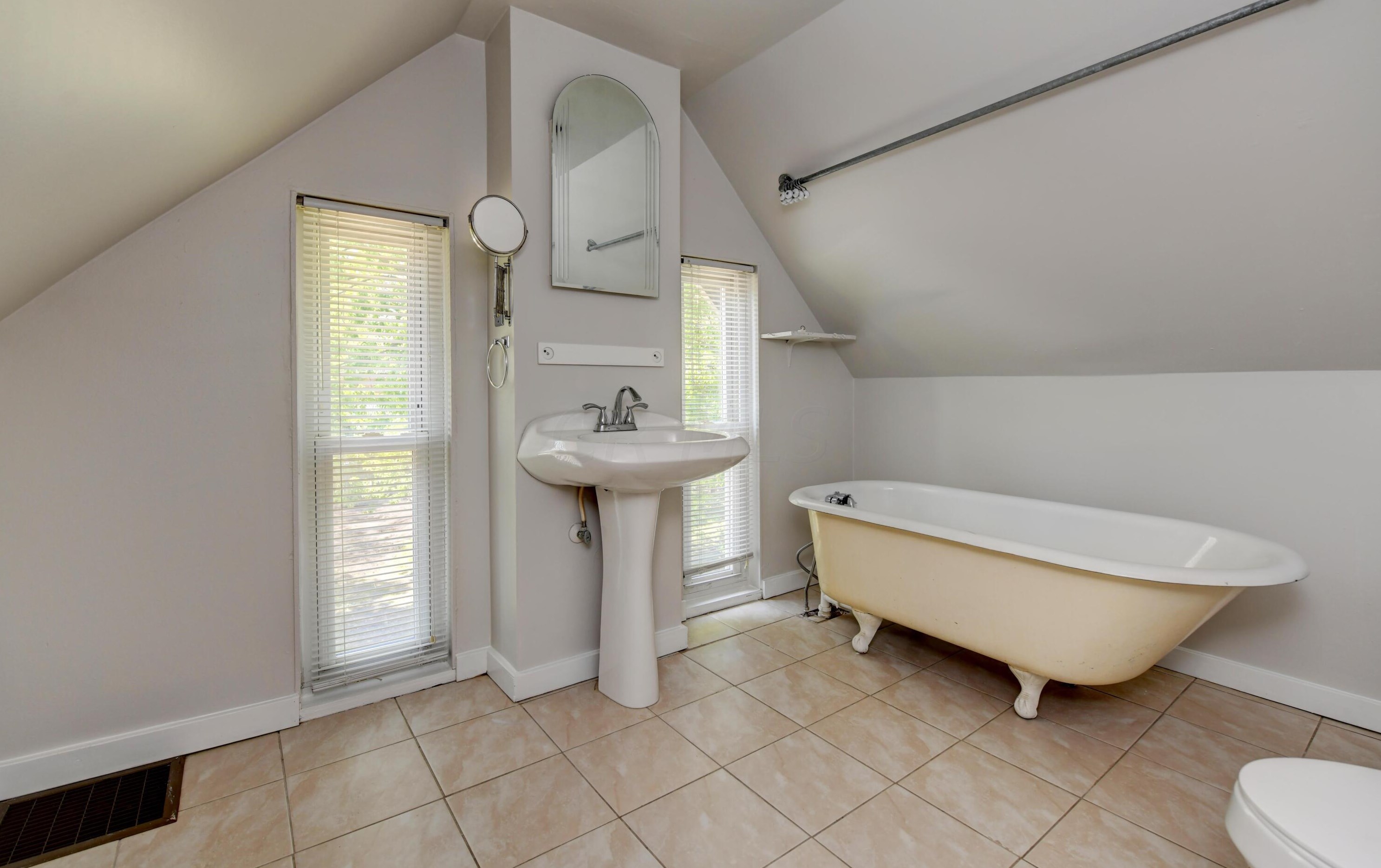 269 18 St, Columbus OH 43203-1572 exterior