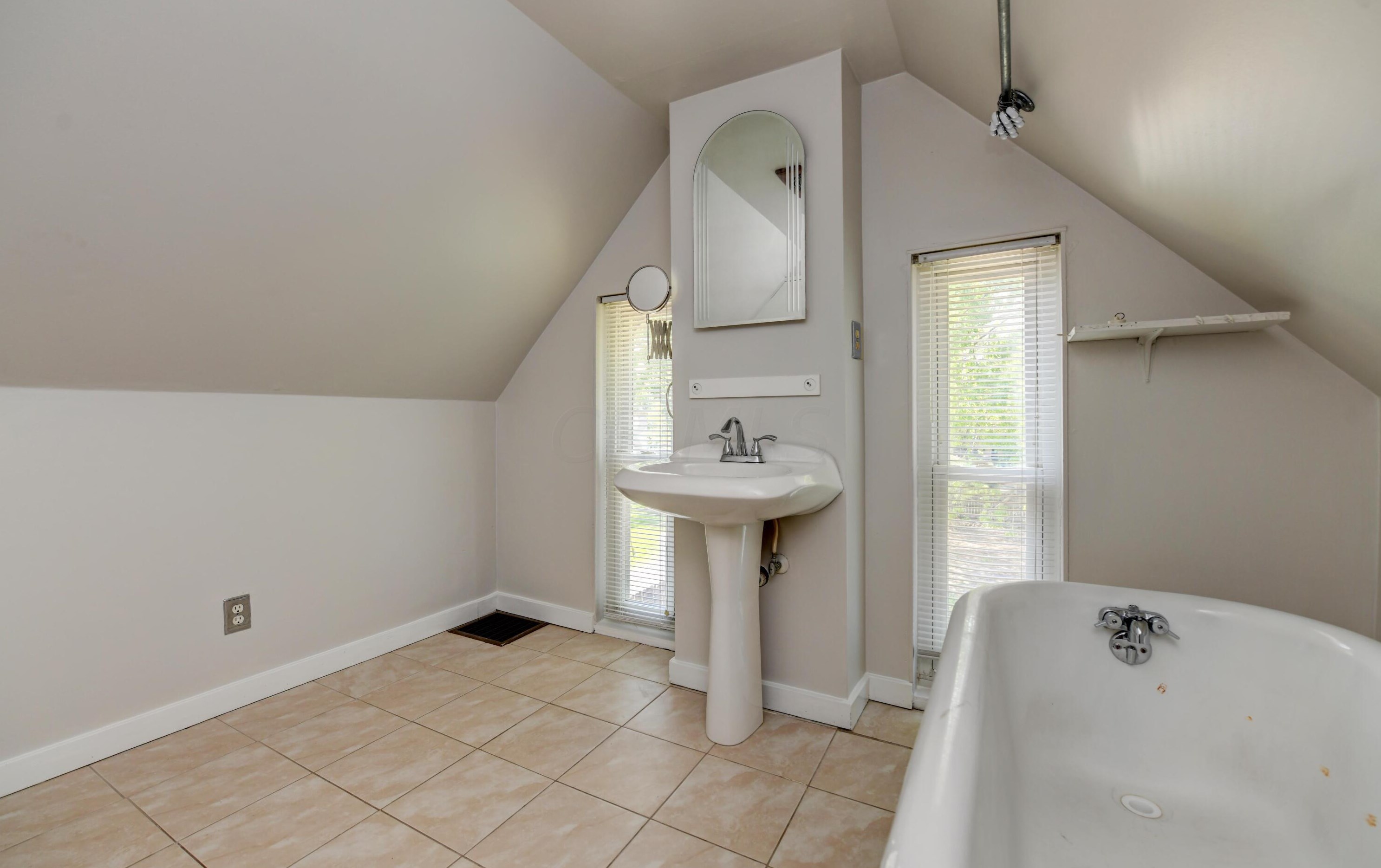 269 18 St, Columbus OH 43203-1572 exterior