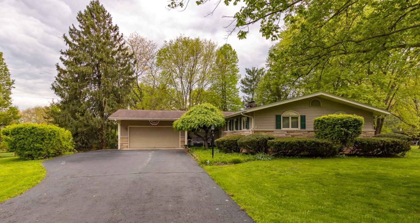 1109 Royal Ne Ct, Lancaster, OH 43130