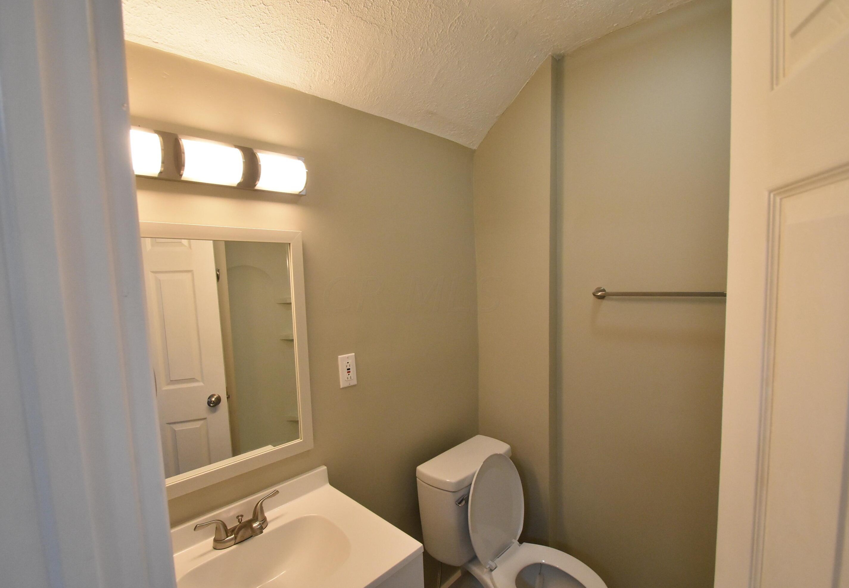 476 Hinman Ave, Columbus OH 43207-2004 exterior