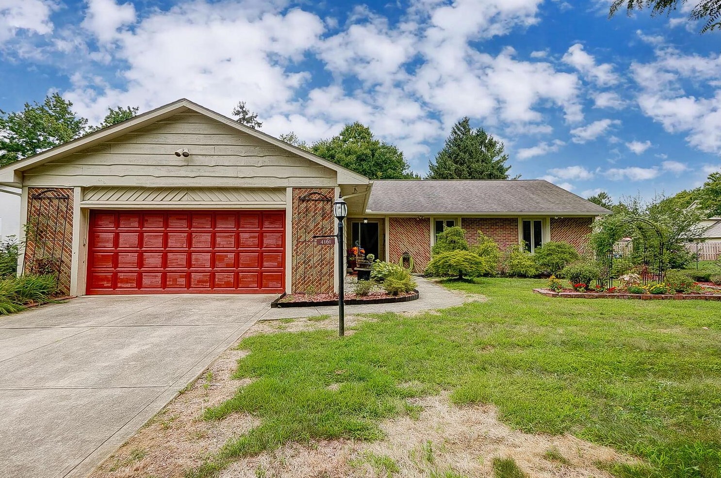 4161 Lyon Dr, Columbus, OH 43220-4401