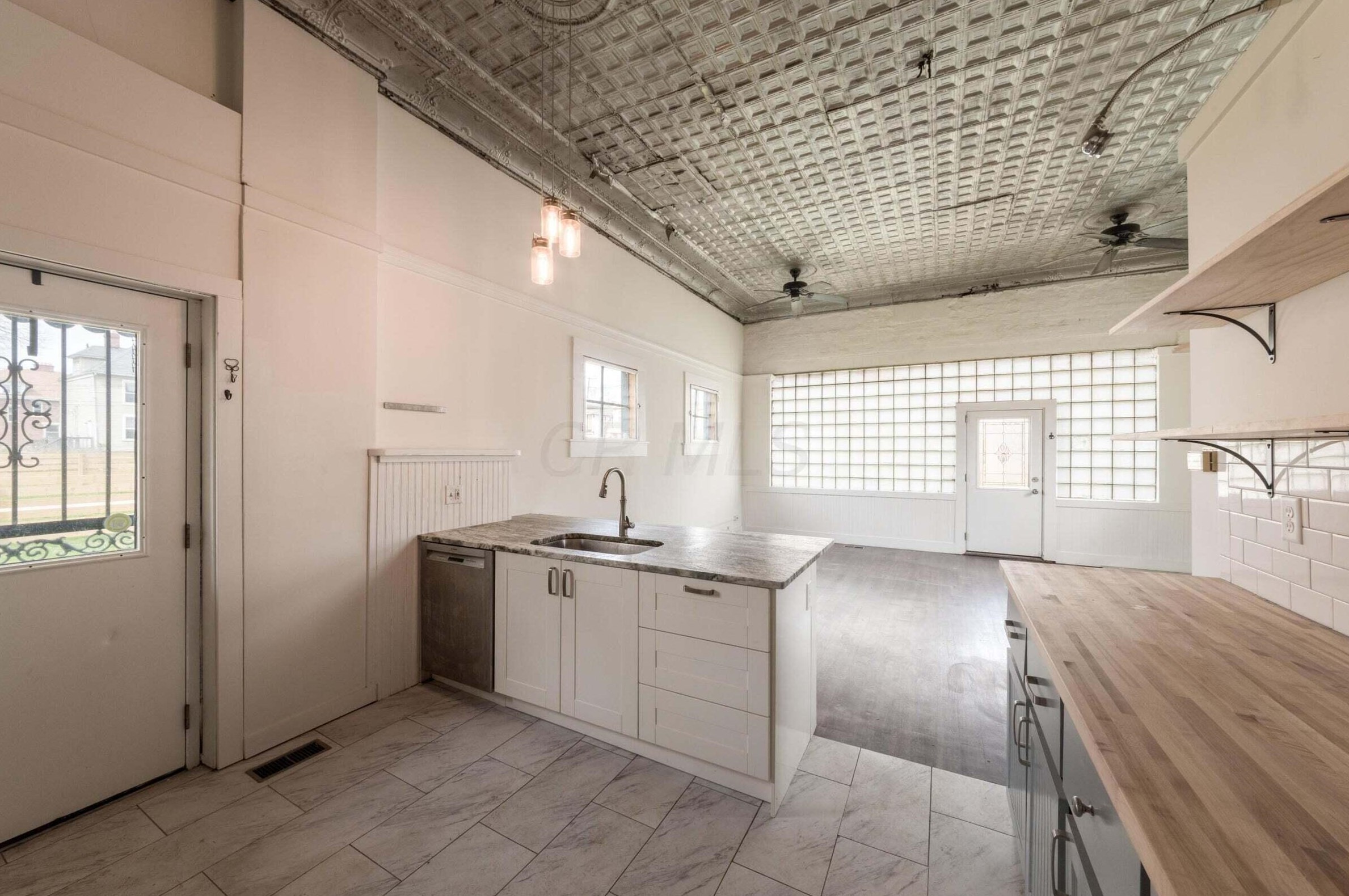 1475 Oak St, Columbus OH  43205-2080 exterior