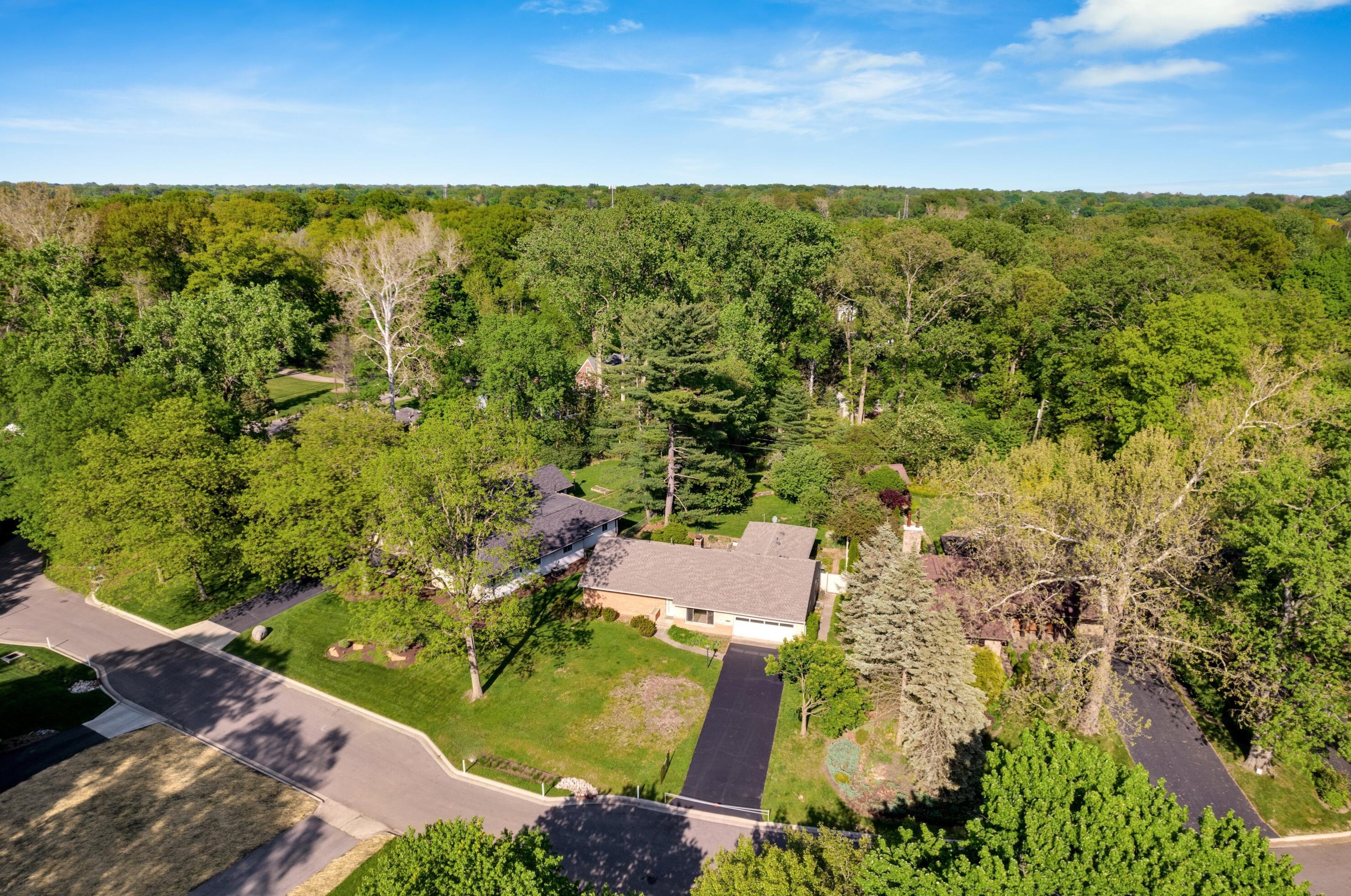 4018 Wynding Dr, Columbus, OH 43214-3135
