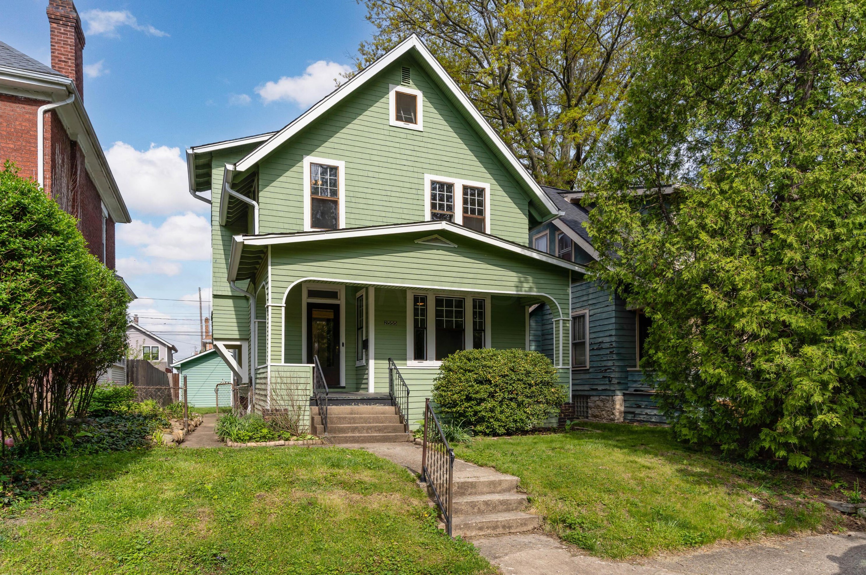 2555 Glenmawr Ave, Columbus, OH 43202-2424