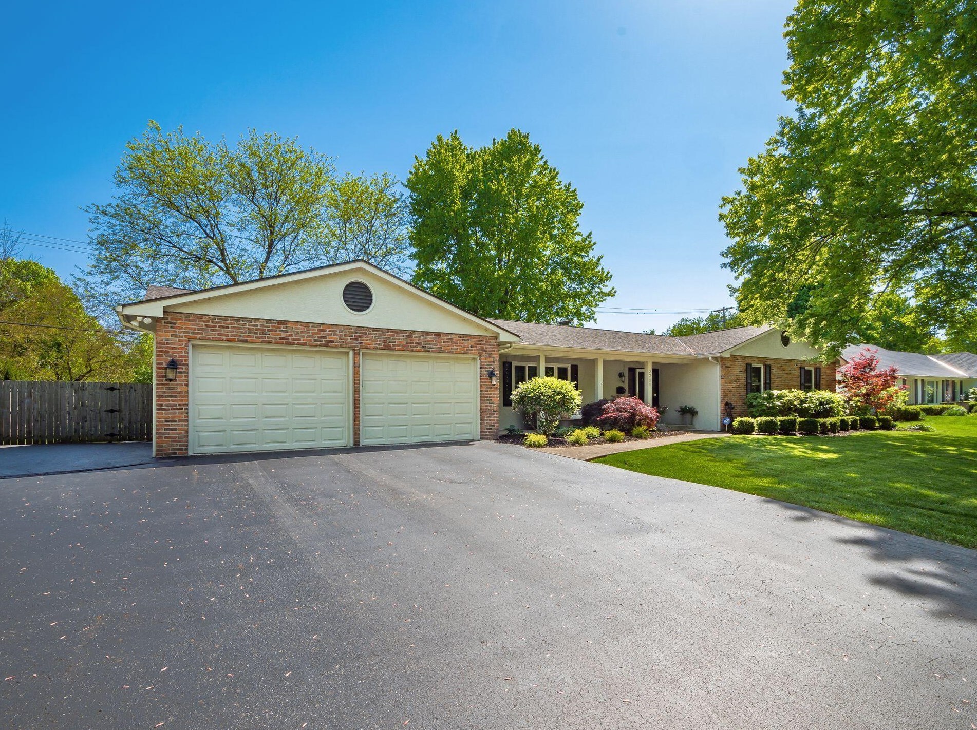 2711 Folkstone Rd, Columbus, OH 43220-4279