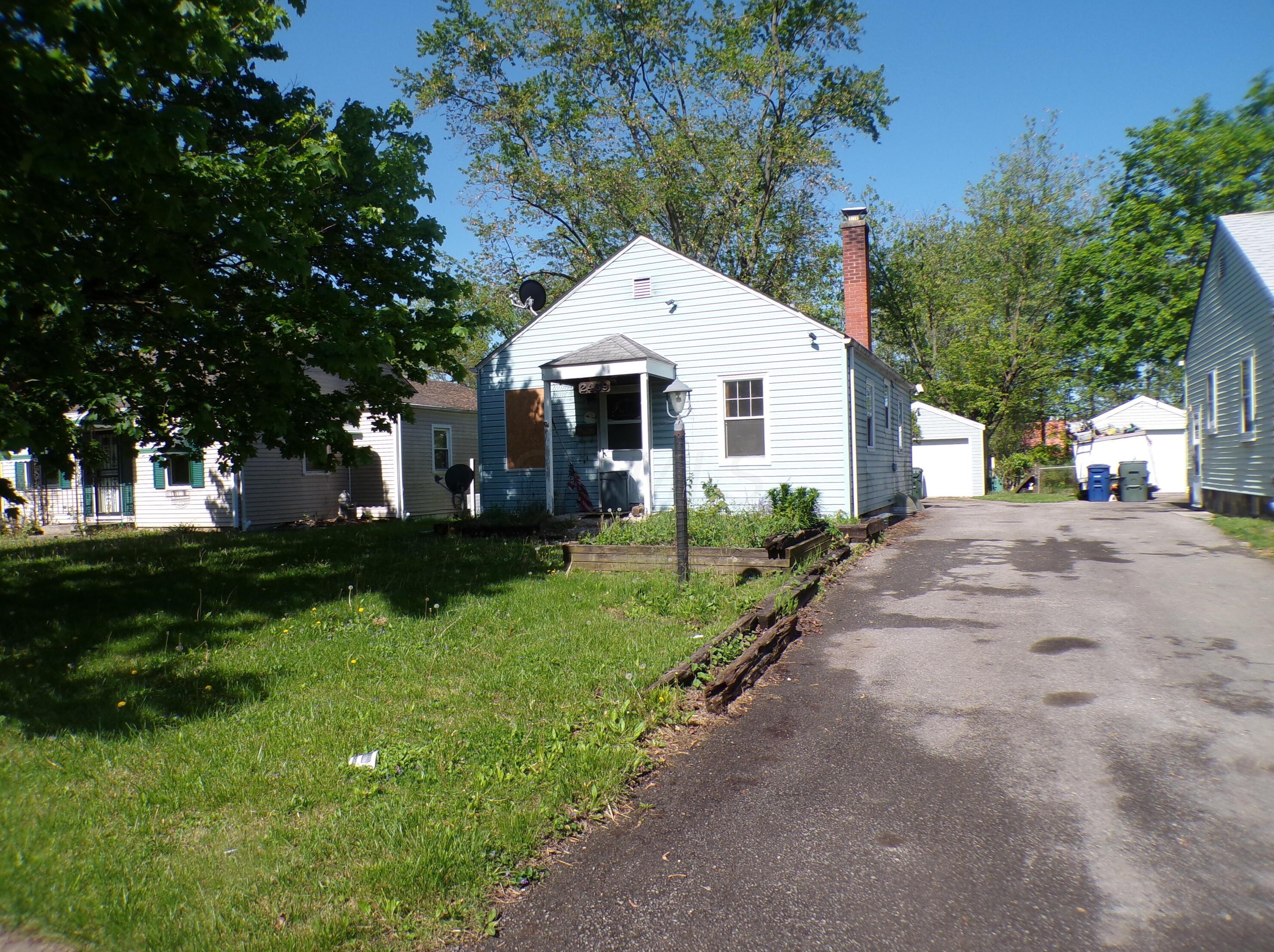 2439 Bancroft St, Columbus, OH 43211-1815