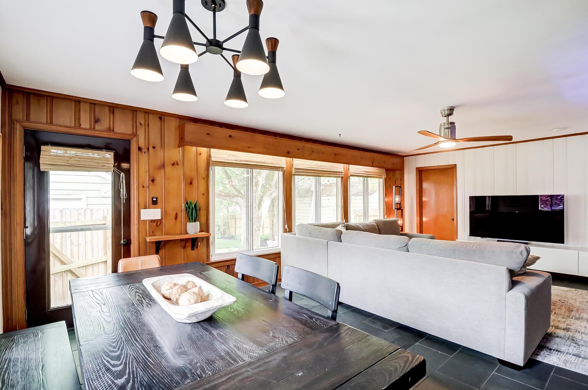 703 Dominion Blvd, Columbus OH  43214-2275 exterior