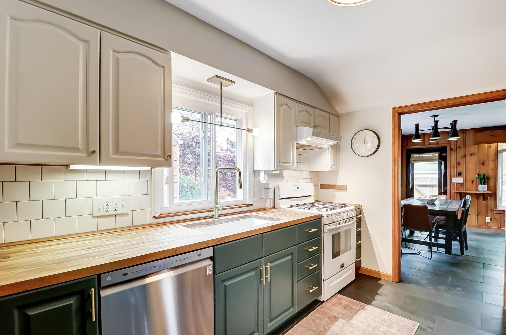 703 Dominion Blvd, Columbus OH  43214-2275 exterior