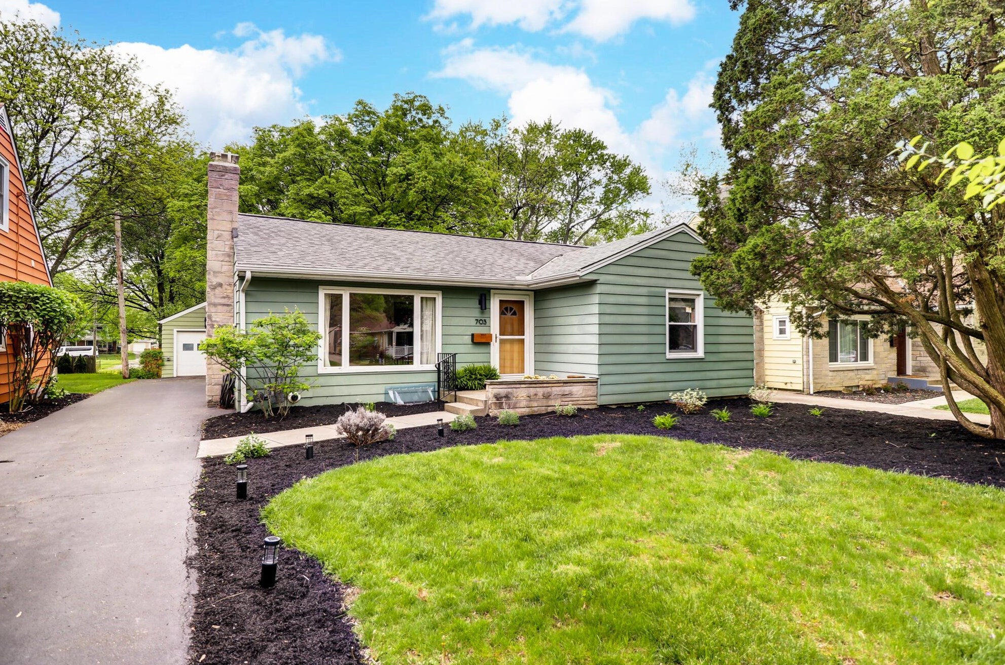 703 Dominion Blvd, Columbus OH  43214-2275 exterior