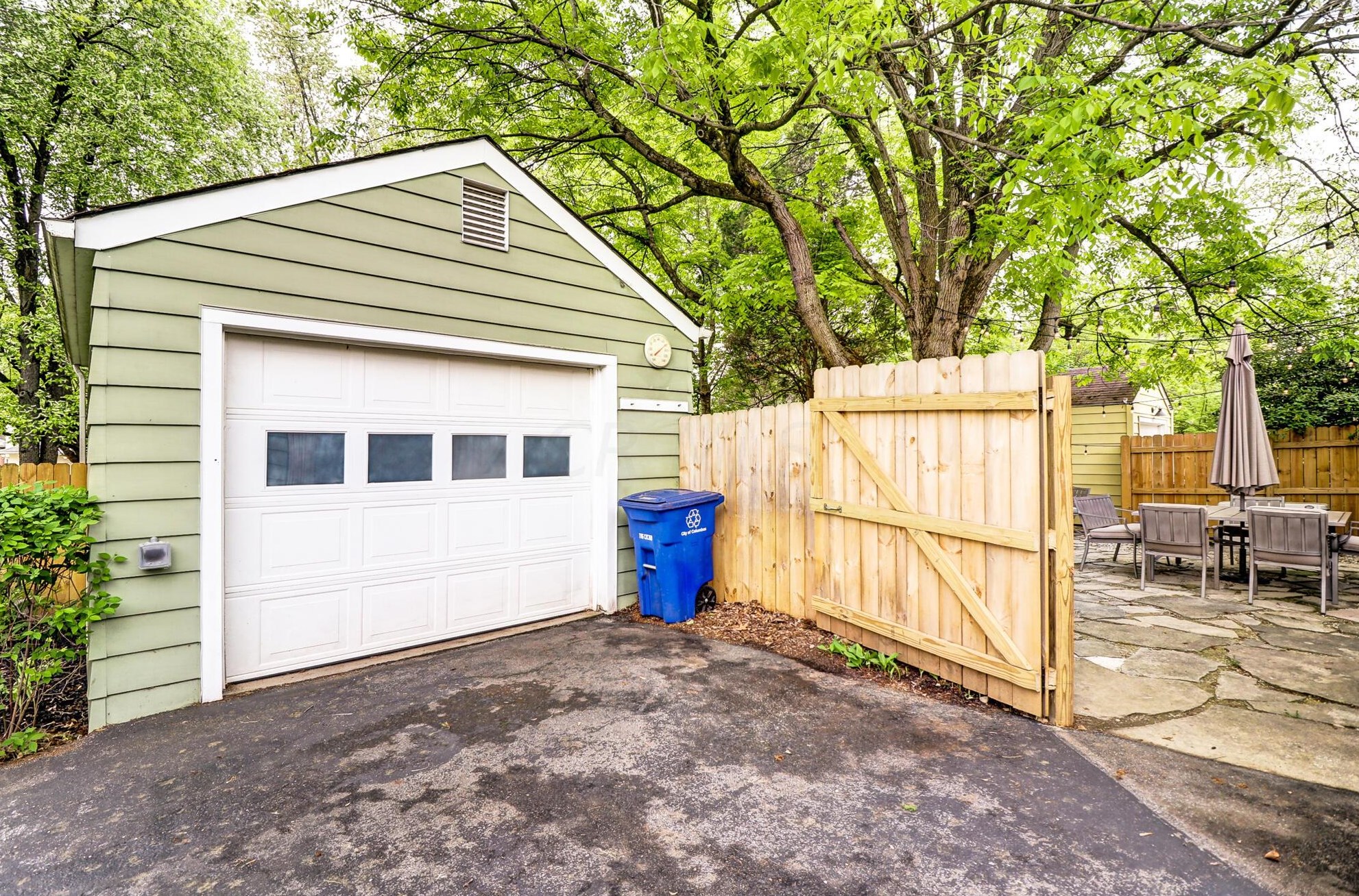 703 Dominion Blvd, Columbus OH  43214-2275 exterior