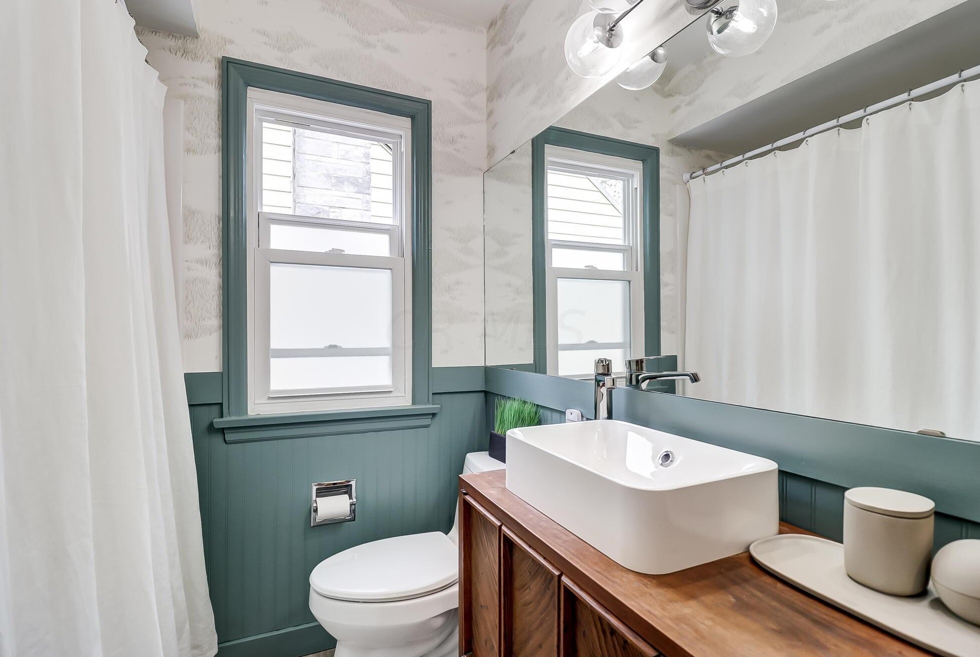 703 Dominion Blvd, Columbus OH  43214-2275 exterior