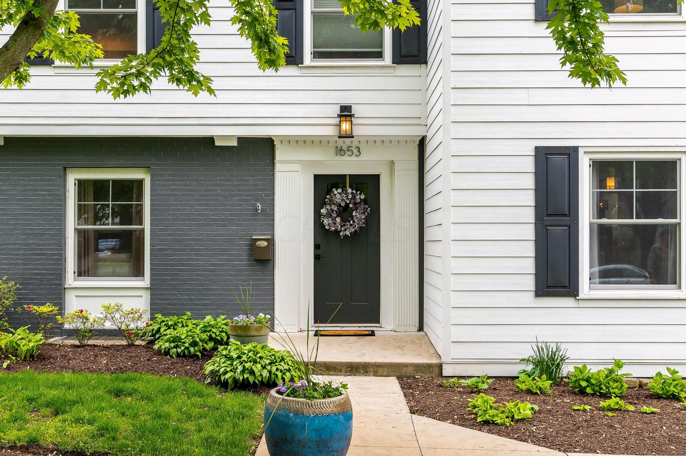 1653 Guilford Rd, Columbus, OH 43221-3852