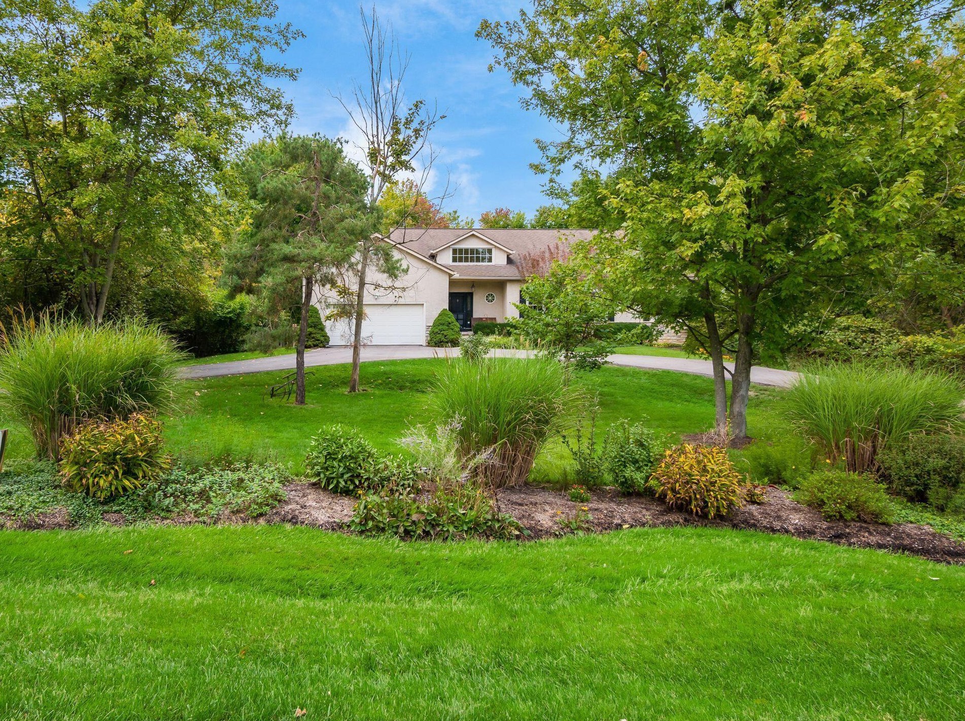 8401 Trails End Dr, Dublin, OH 43016-9553