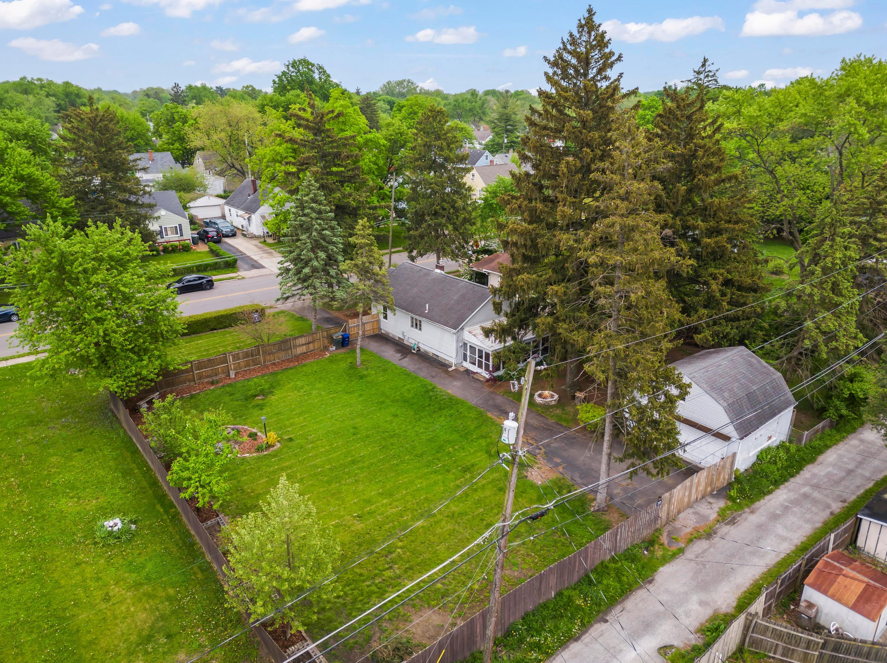 3189 Mcguffey Rd, Columbus OH  43224-4141 exterior