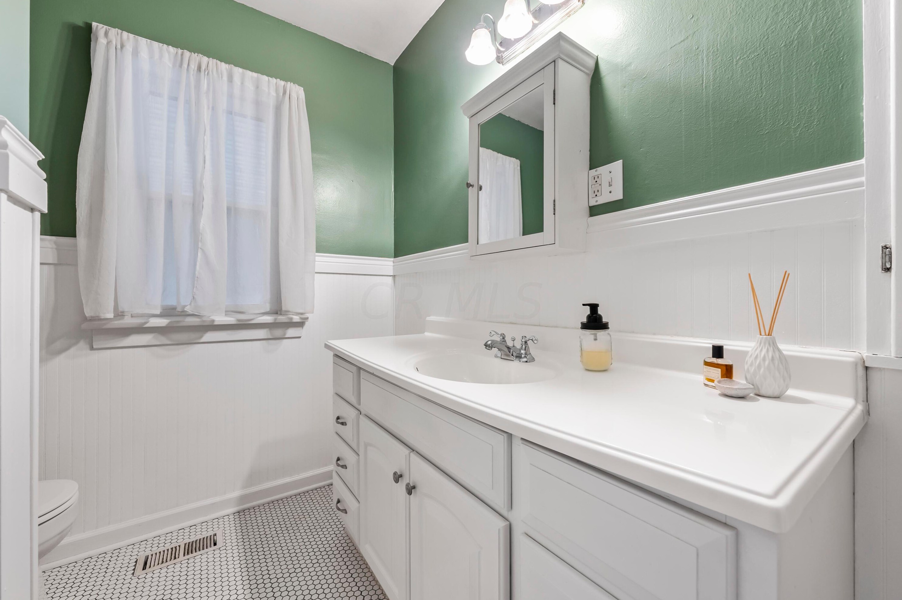 3189 Mcguffey Rd, Columbus OH  43224-4141 exterior