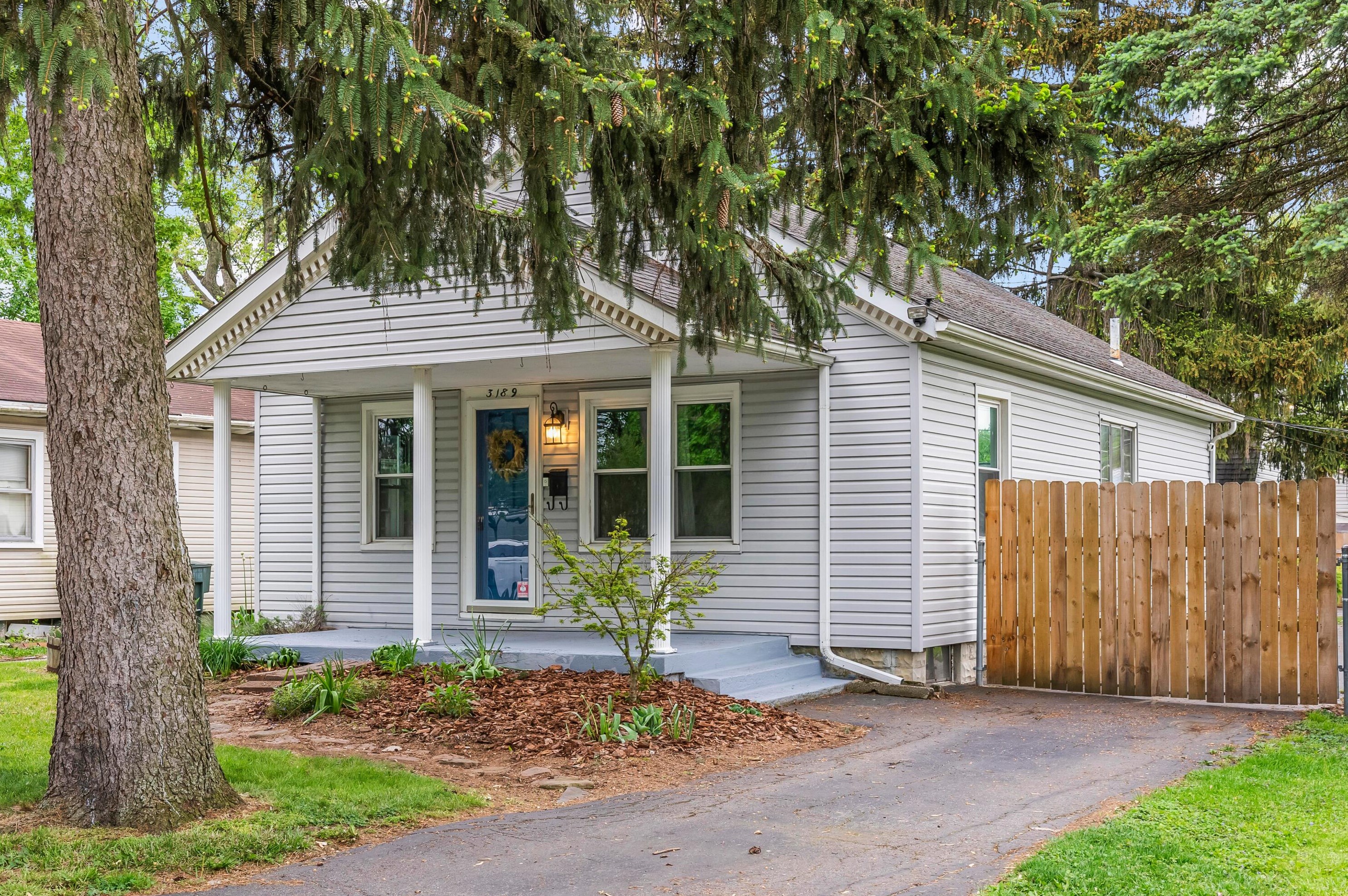 3189 Mcguffey Rd, Columbus OH  43224-4141 exterior