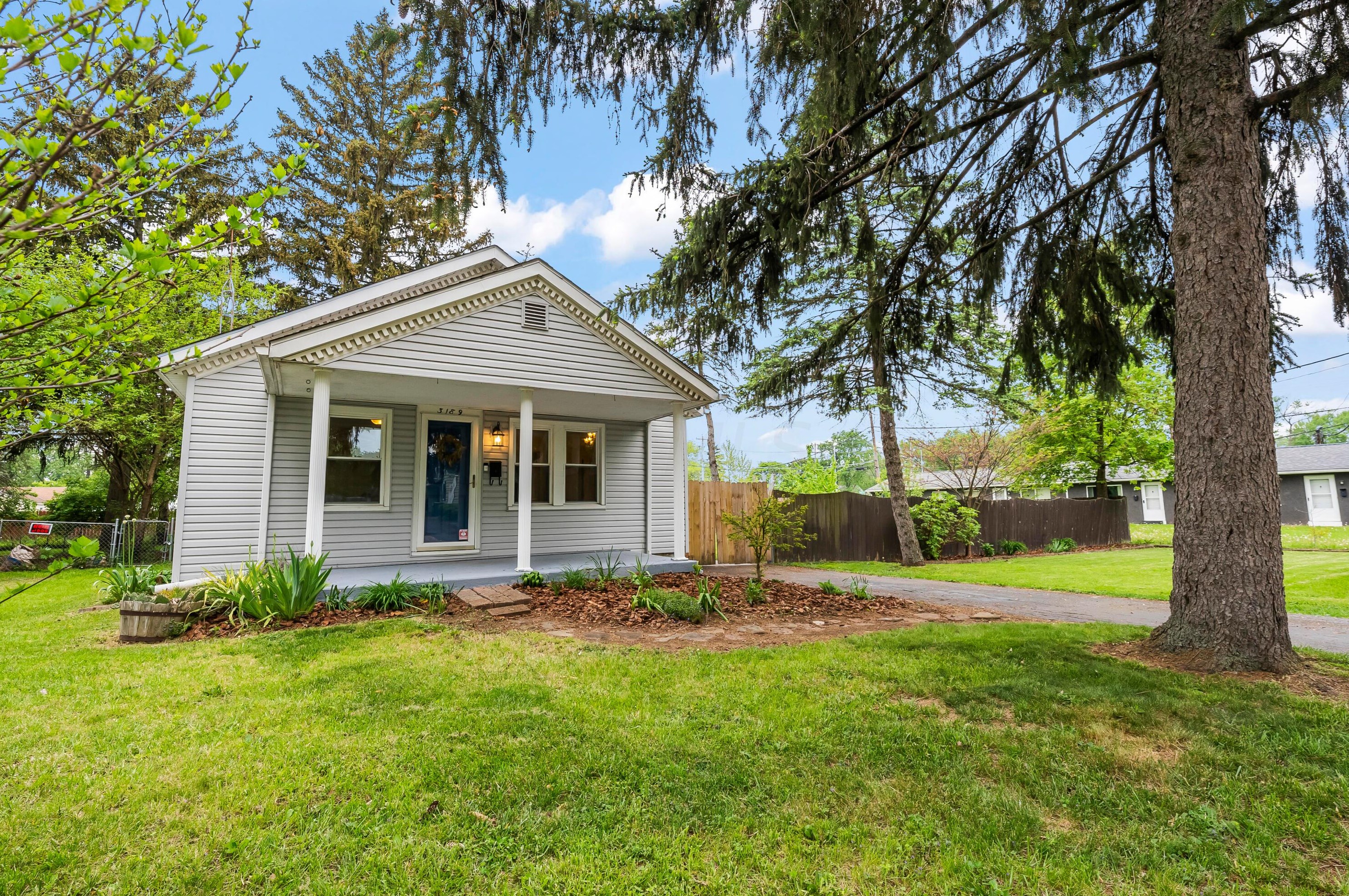 3189 Mcguffey Rd, Columbus OH  43224-4141 exterior