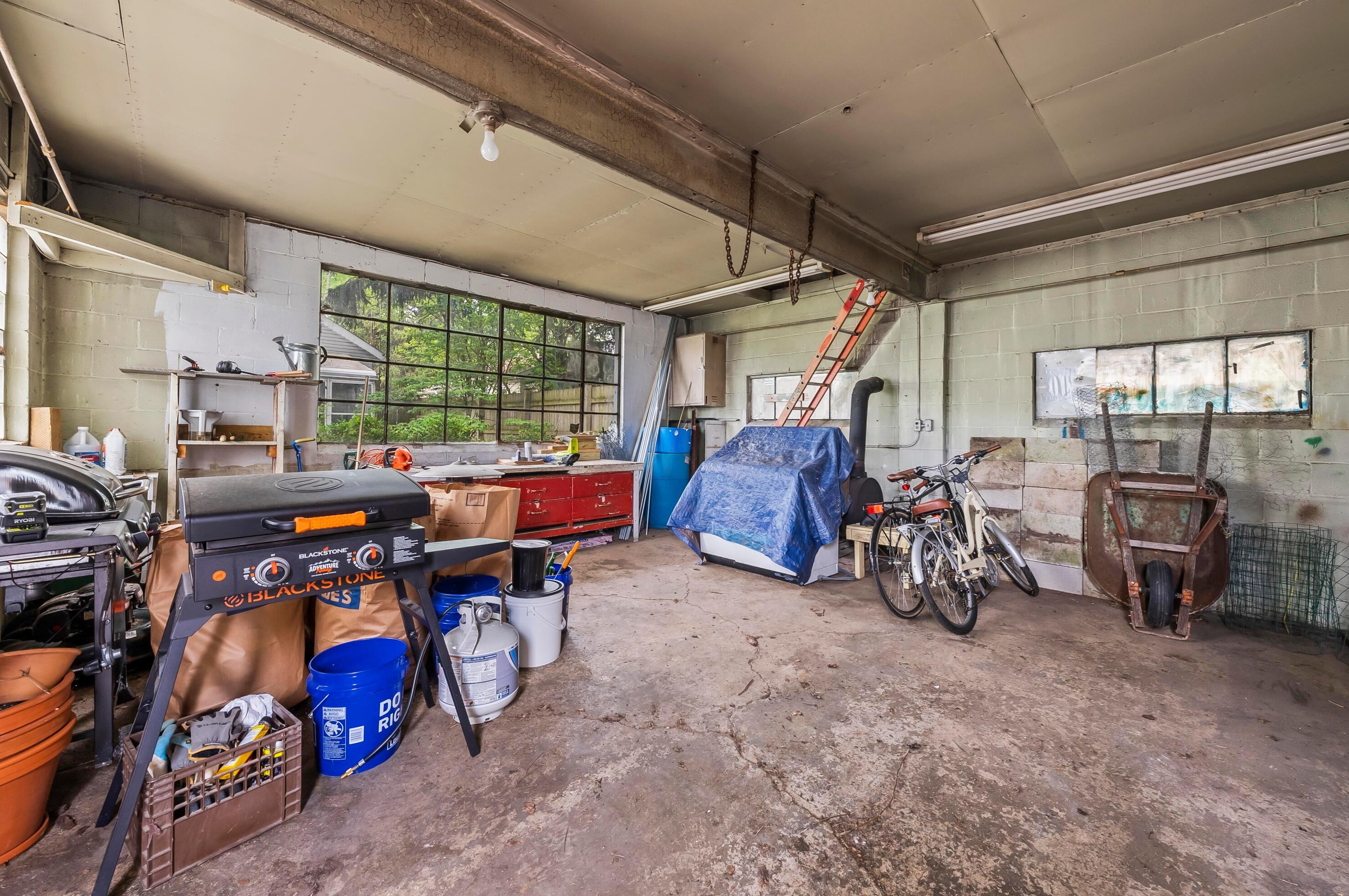 3189 Mcguffey Rd, Columbus OH  43224-4141 exterior