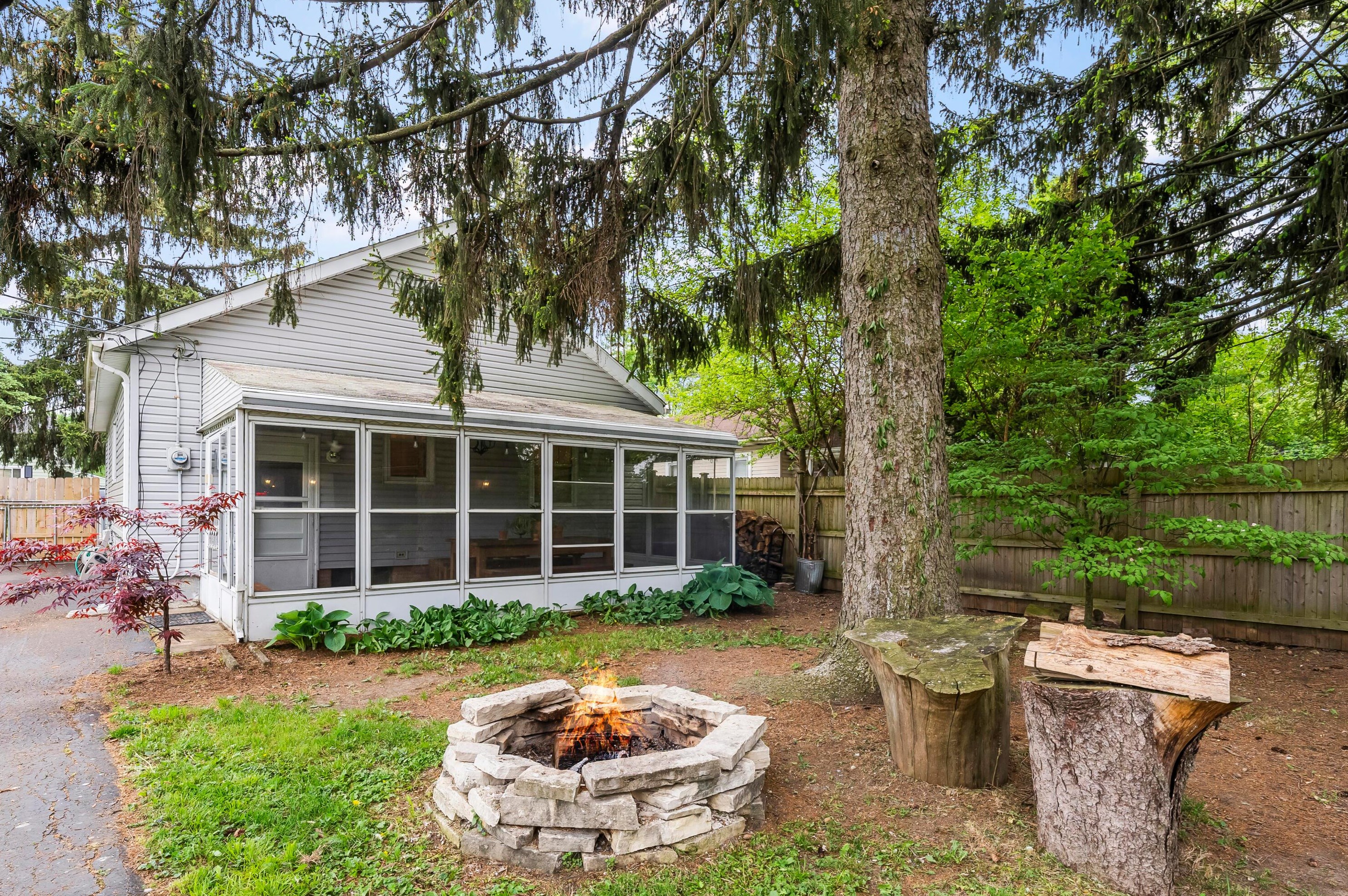 3189 Mcguffey Rd, Columbus OH  43224-4141 exterior