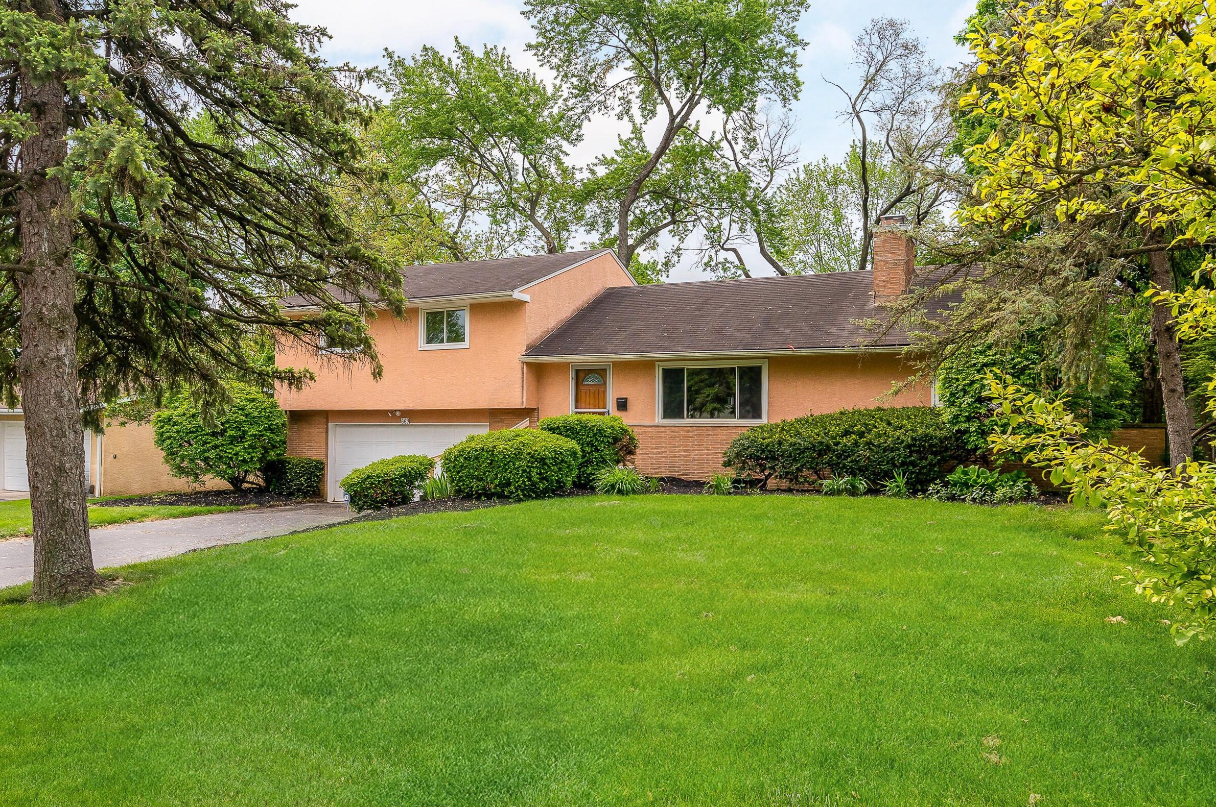 669 Beautyview Ct, Columbus, OH 43214-2979