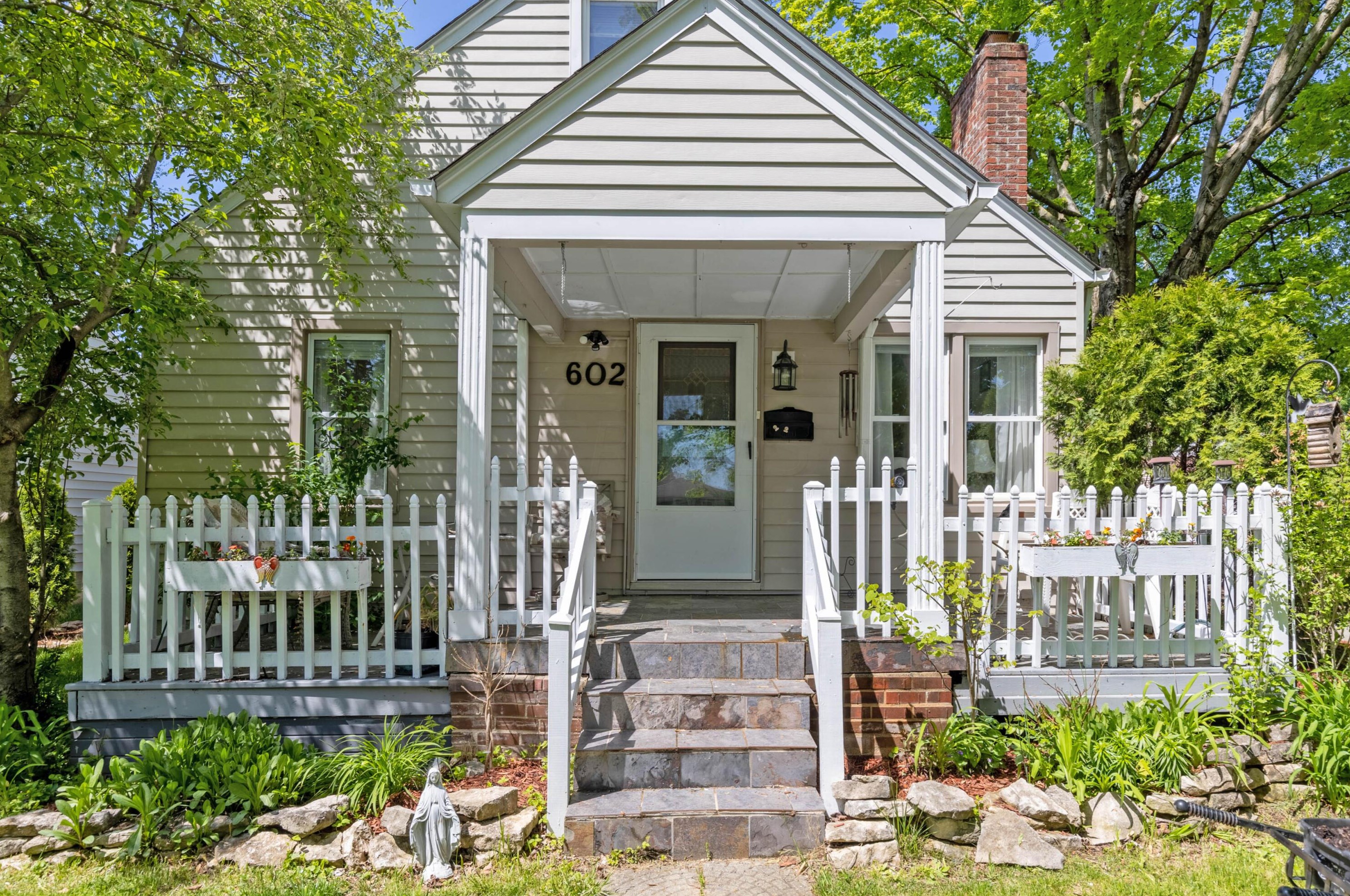 602 Royal Forest Blvd, Columbus, OH 43214-1812