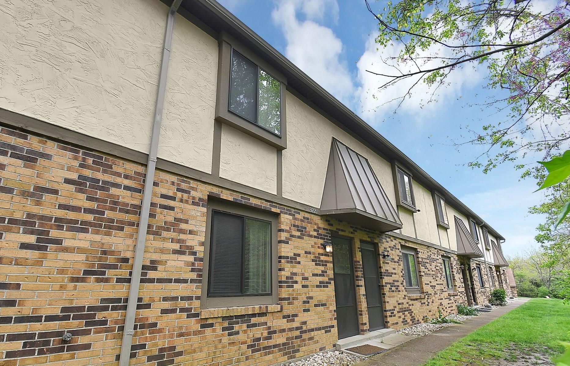 3221 Summerdale Ln, Columbus, OH 43221-4627