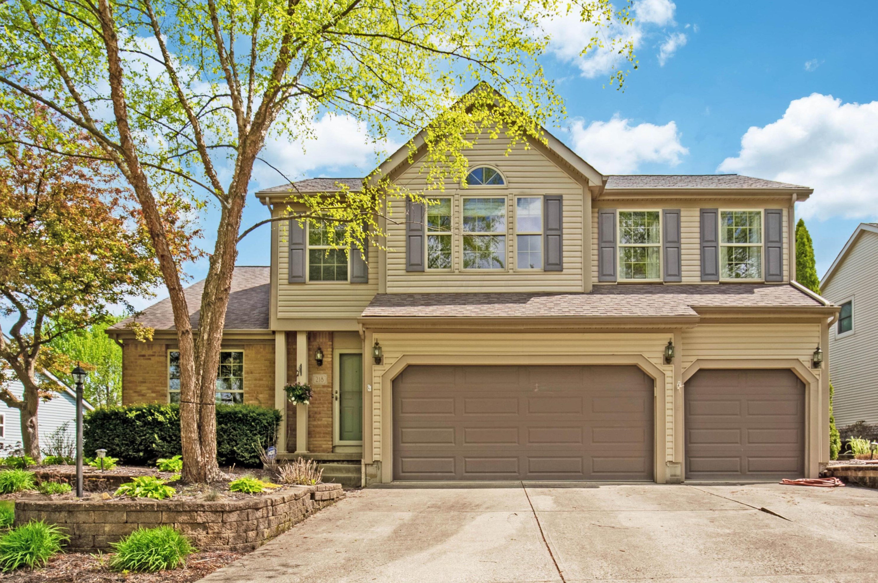 218 Winfall Dr, Columbus, OH 43230-6204
