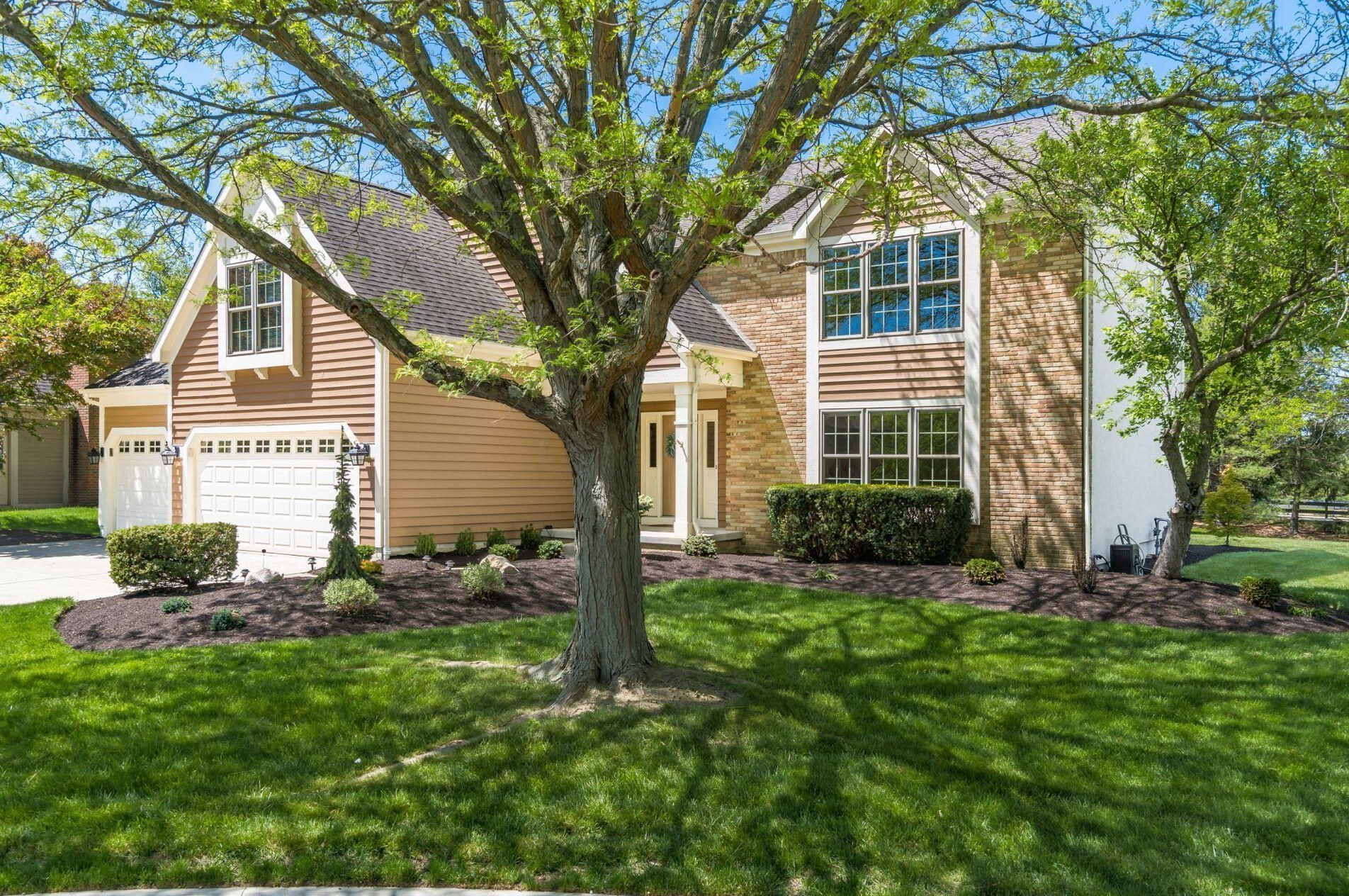 6128 Abbotsford Dr, Dublin, OH 43017-9485