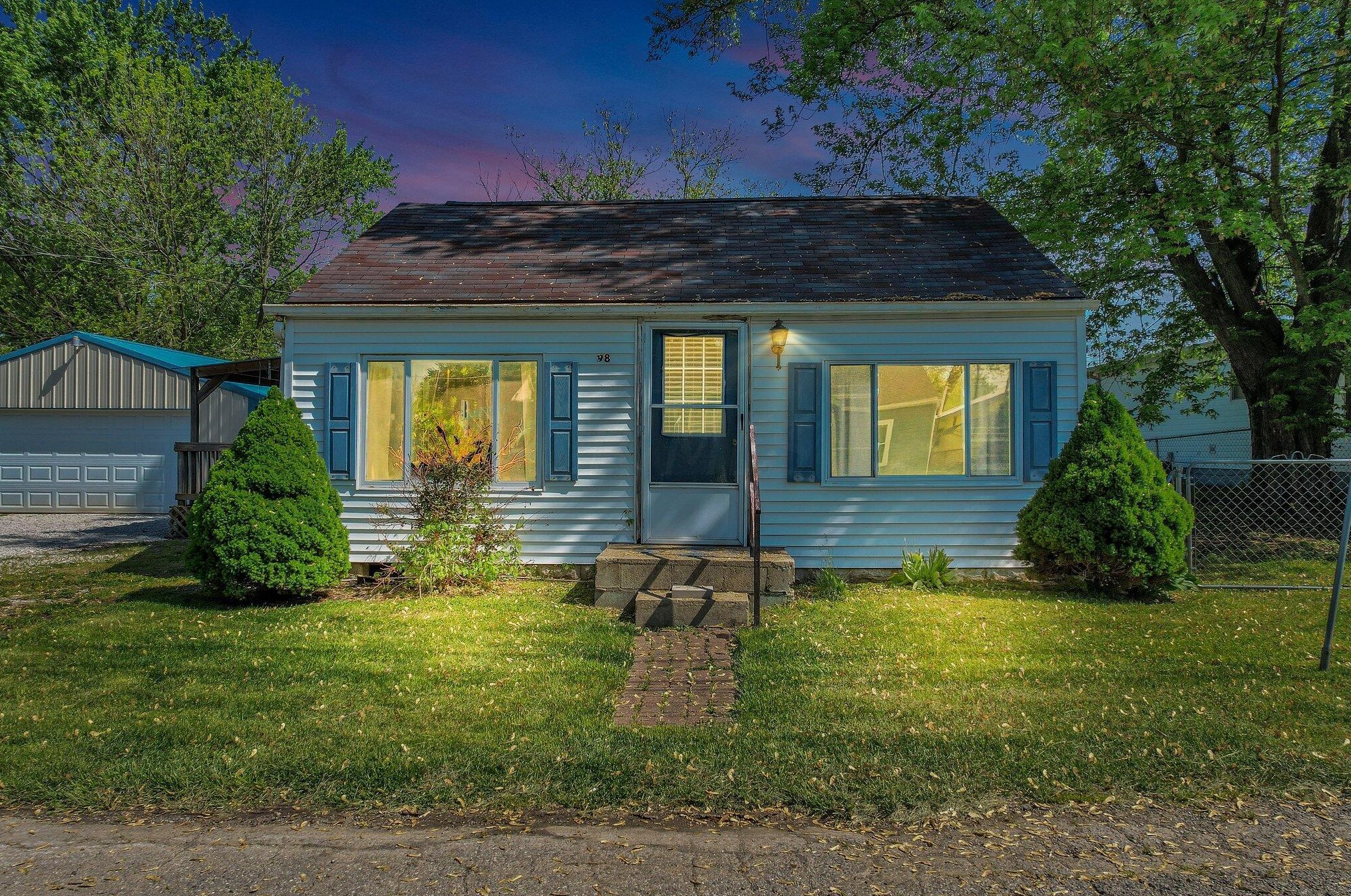 98 4th St, Buckeye Lake, OH 43008