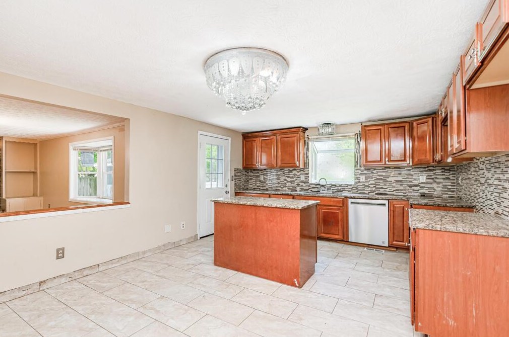 5599 Natalie Ct, Westerville OH  43081-4322 exterior