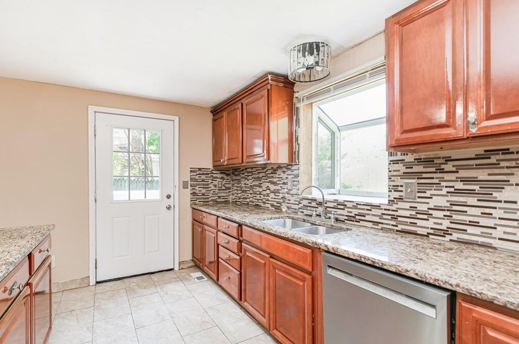 5599 Natalie Ct, Westerville OH  43081-4322 exterior